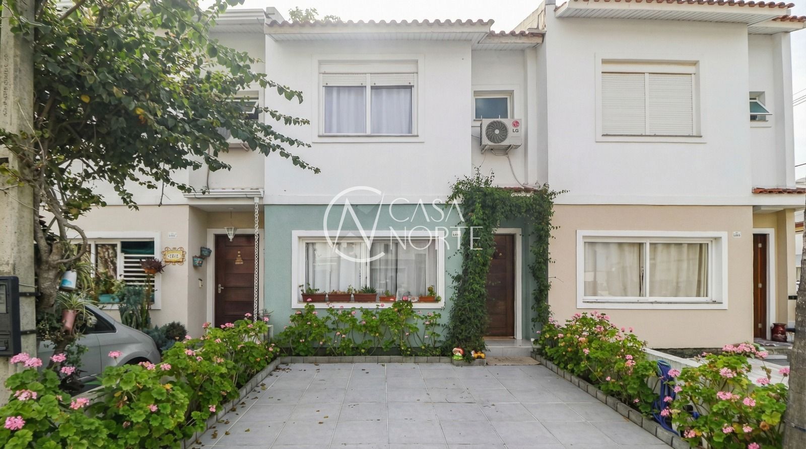 Casa de Condomínio à venda com 3 quartos, 141m², 1 suíte, 2 vagas, Avenida Edgar Pires de Castro no bairro Hípica em Porto Alegre