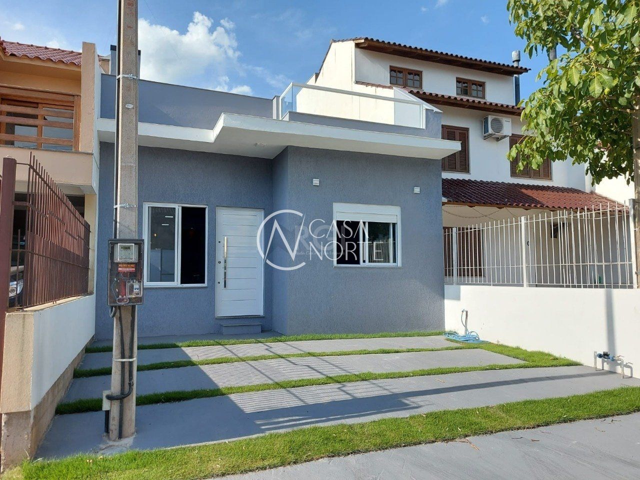 Casa à venda com 2 quartos, 84m², 1 suíte, 2 vagas, Rua Paulo Rogério Amoretty Souza no bairro Hípica em Porto Alegre