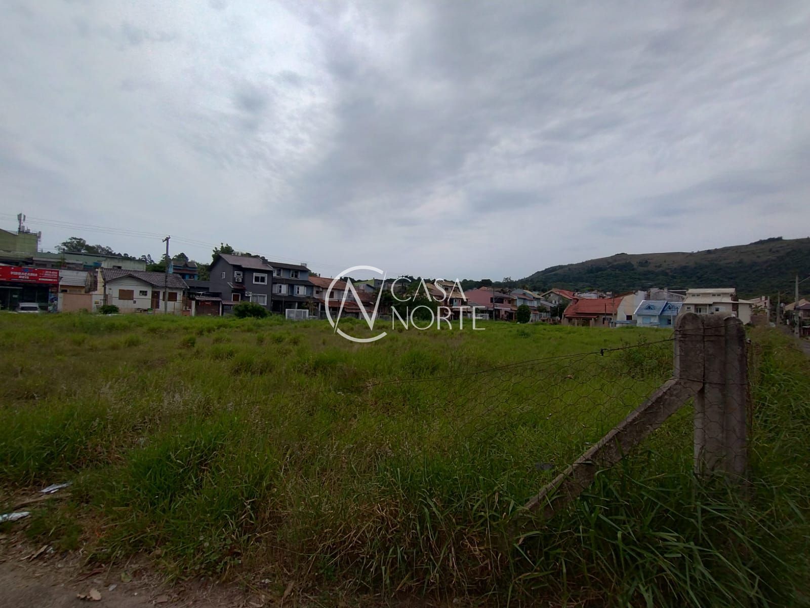 Terreno à venda  com 2800m², Avenida Juca Batista no bairro Hípica em Porto Alegre