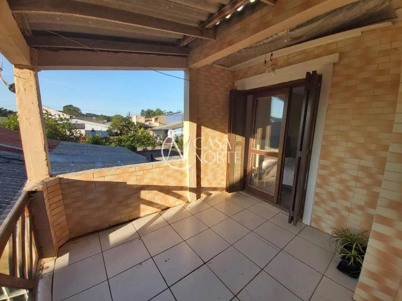 Casa à venda com 2 quartos, 100m², 1 suíte, 2 vagas, Rua Mário Vieira Marques no bairro Hípica em Porto Alegre