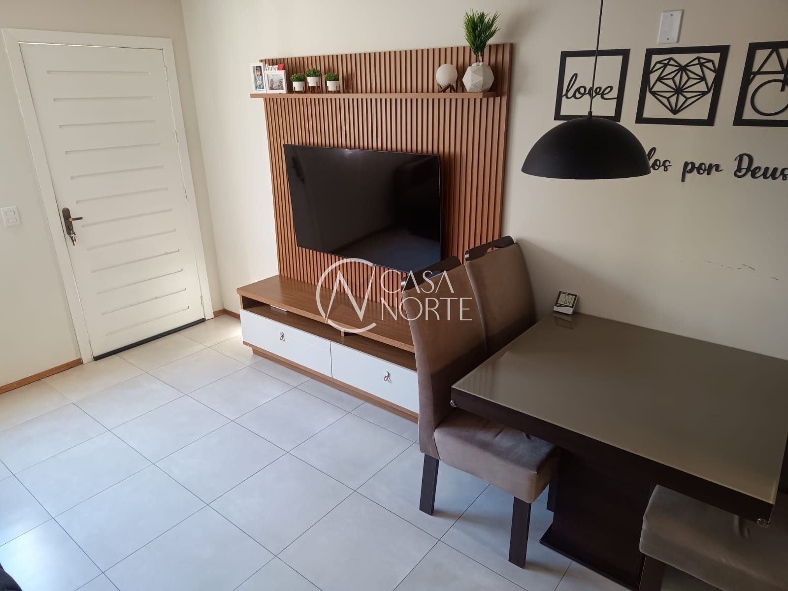 Casa à venda com 2 quartos, 55m², 1 vaga, Rua das Espatódeas no bairro Ponta Grossa em Porto Alegre