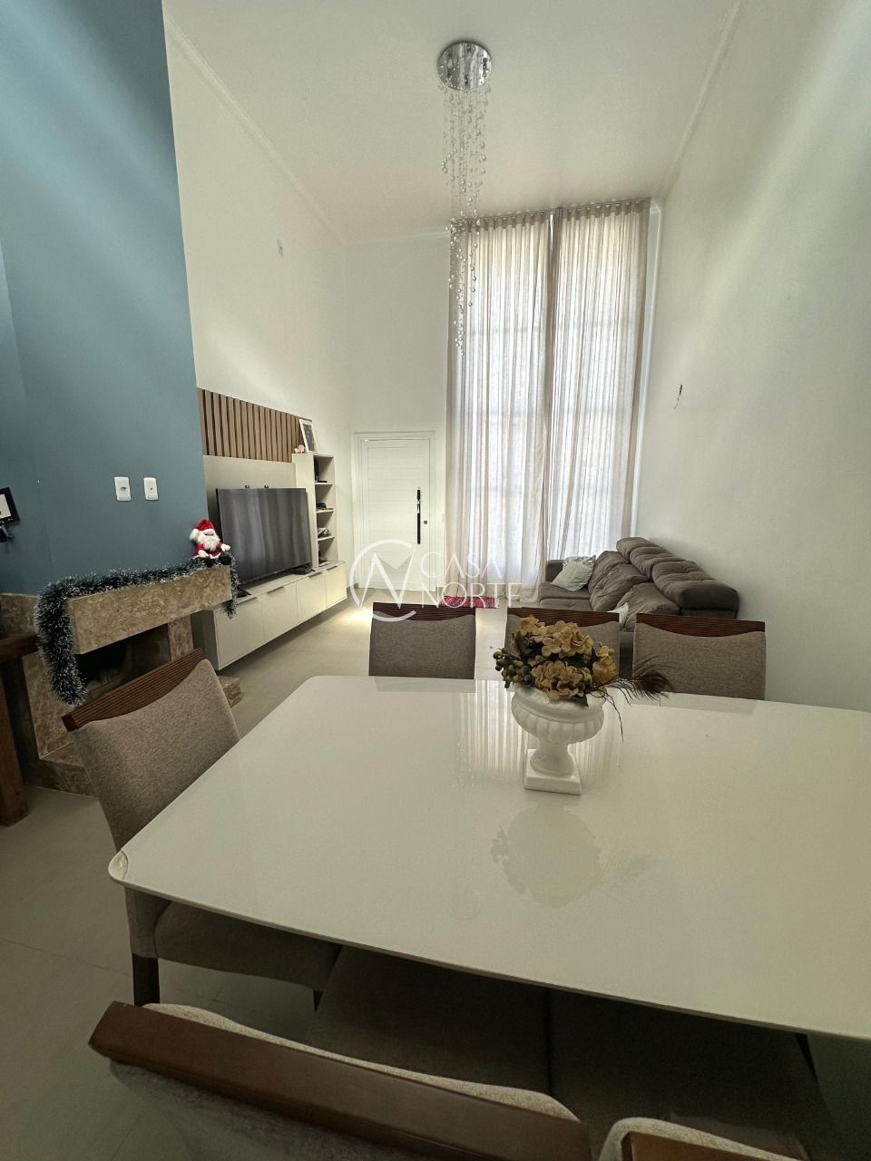 Casa à venda com 3 quartos, 108m², 1 suíte, 2 vagas, Rua Felipe Arísio no bairro Hípica em Porto Alegre