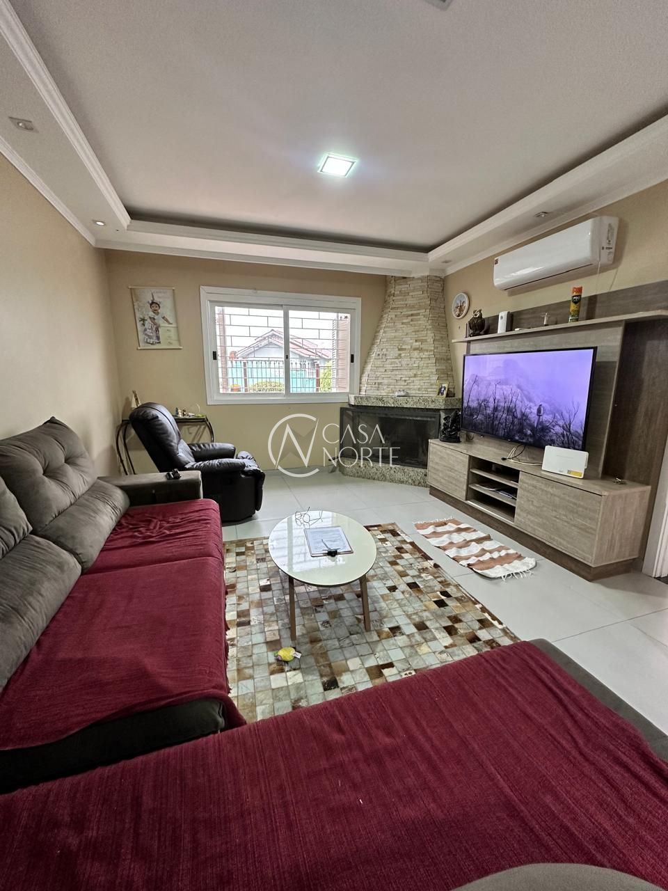 Casa à venda com 4 quartos, 190m², 2 suítes, 4 vagas, Rua Ruth Totta no bairro Hípica em Porto Alegre