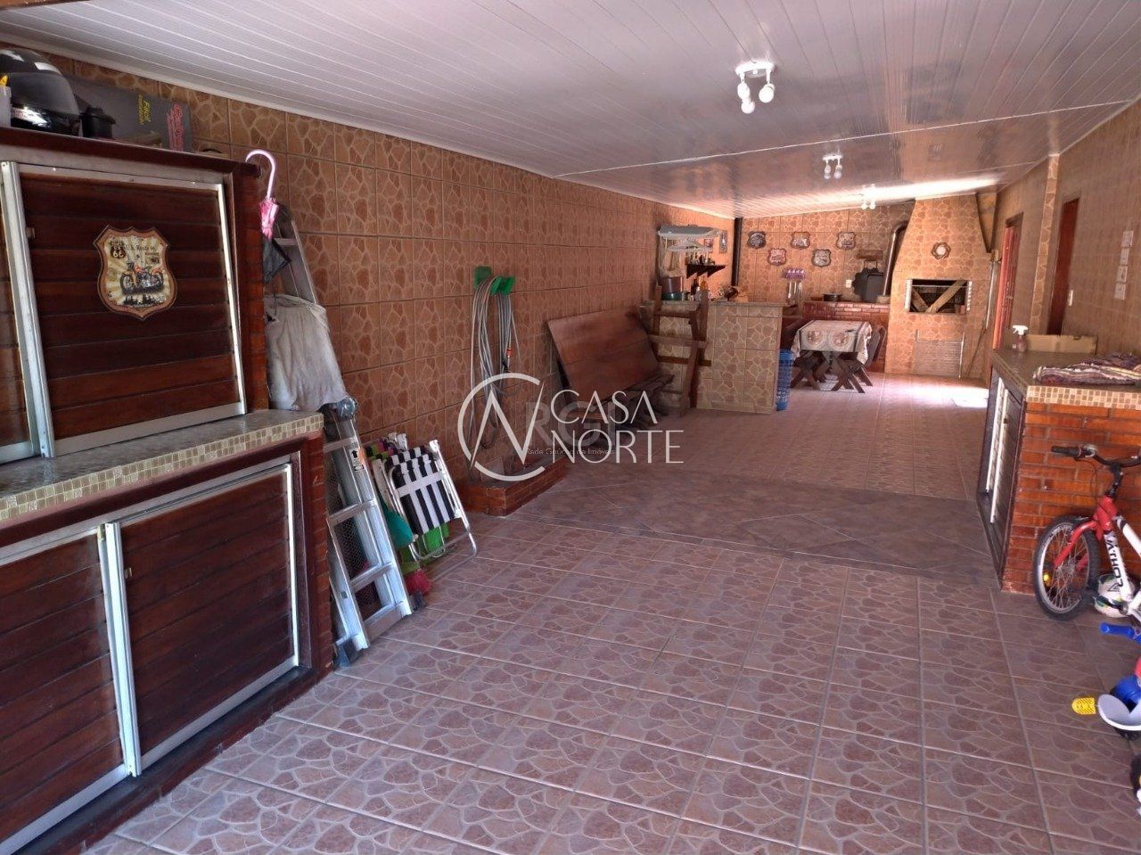 Casa à venda com 3 quartos, 120m², 3 vagas, Rua Santa Mônica no bairro Ponta Grossa em Porto Alegre