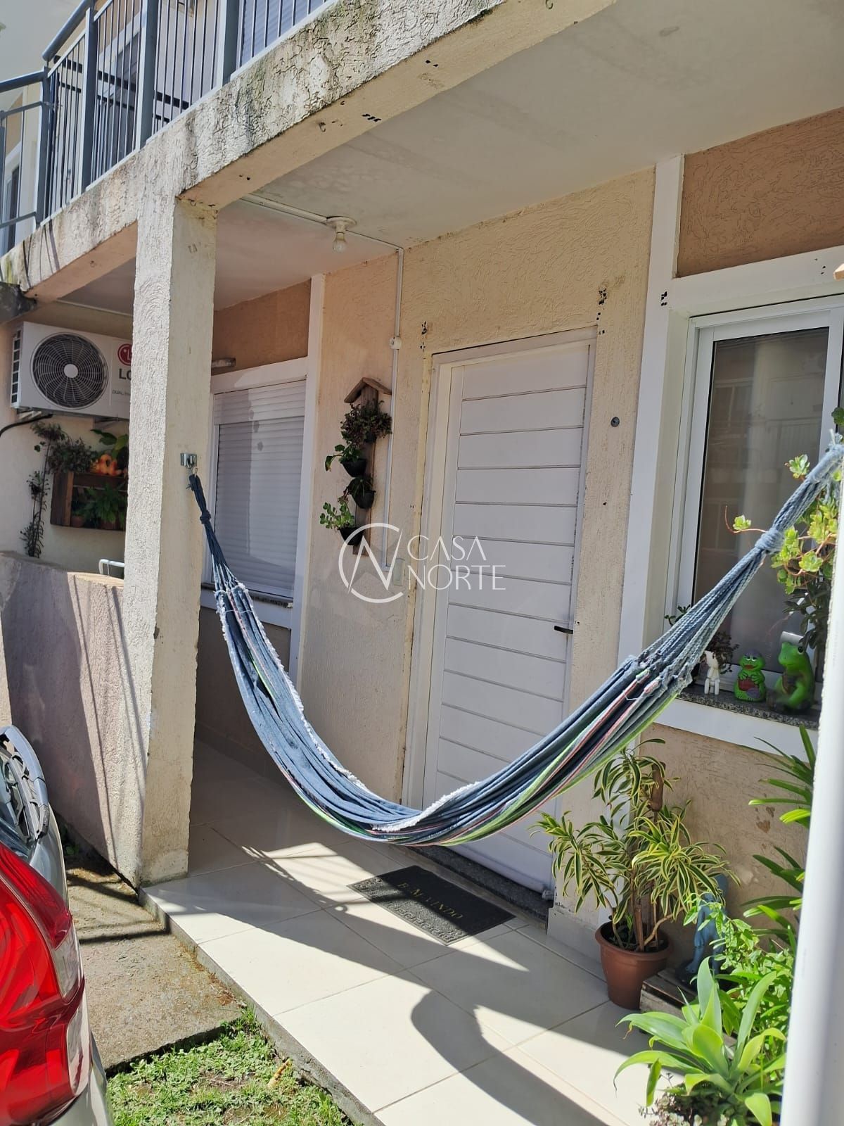 Casa de Condomínio à venda com 2 quartos, 49m², 1 vaga, Rua Dorival Castilhos Machado no bairro Aberta dos Morros em Porto Alegre