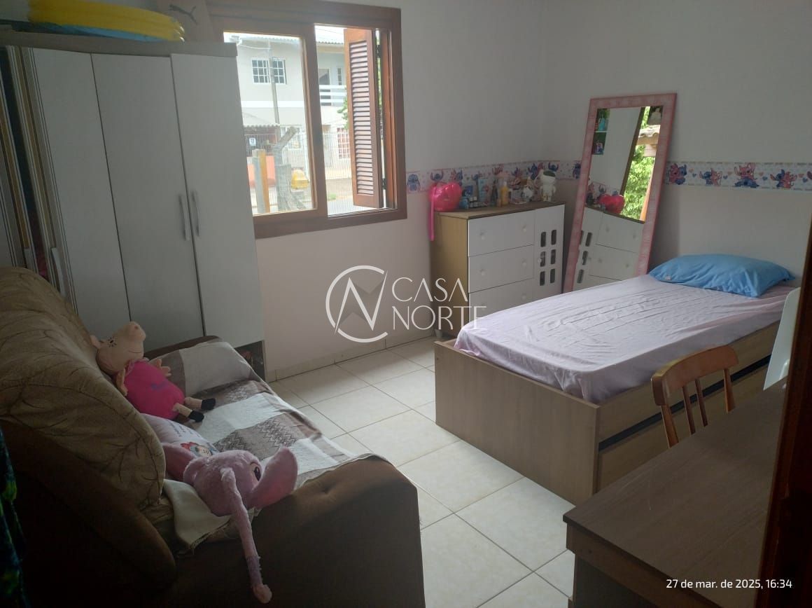 Casa à venda com 2 quartos, 70m², 2 vagas, Rua Elvira Dendena no bairro Hípica em Porto Alegre