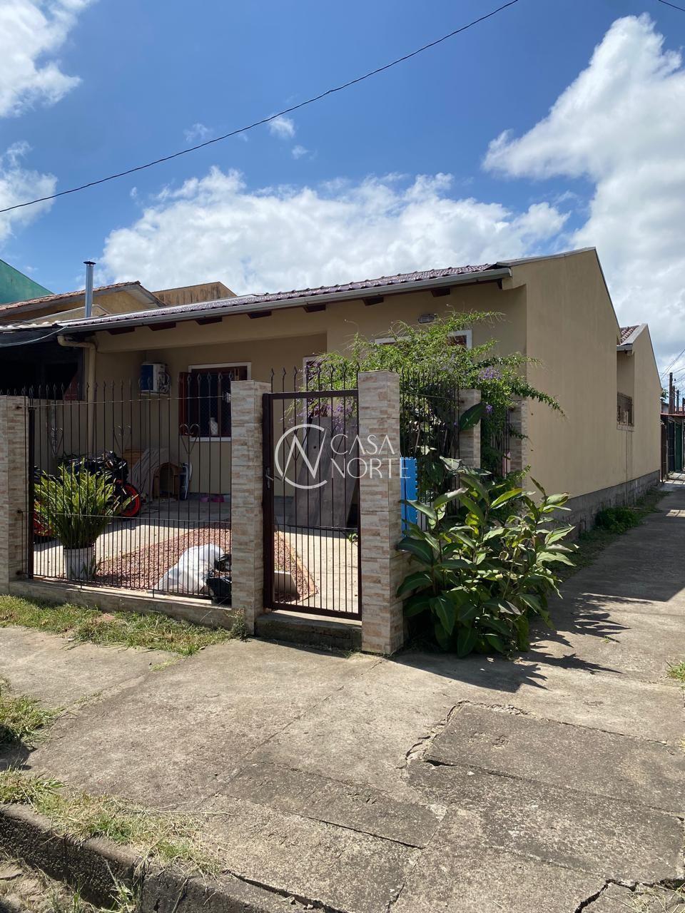 Casa à venda com 2 quartos, 25m², 1 vaga, Rua Elmo Born no bairro Hípica em Porto Alegre
