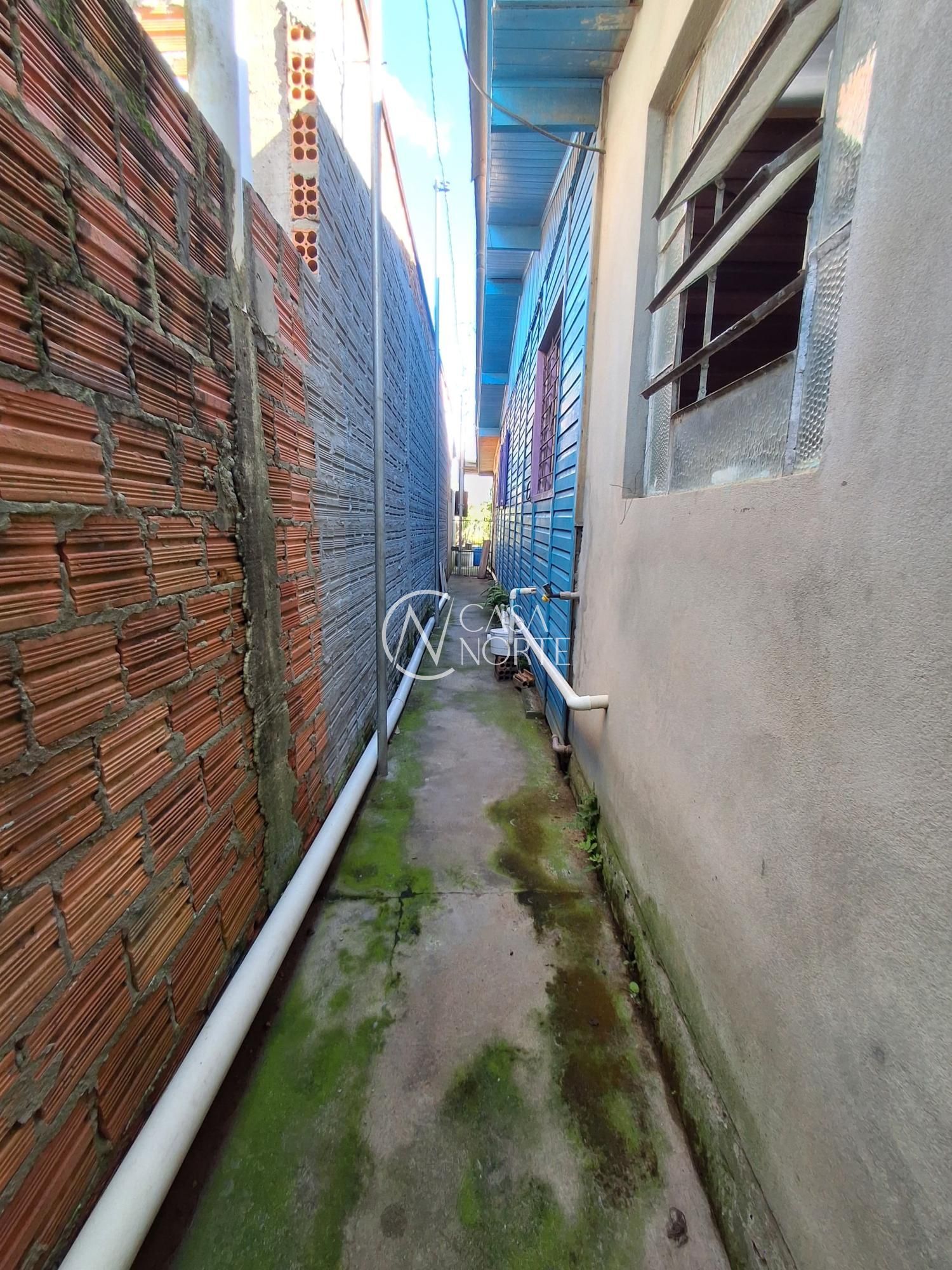 Casa à venda com 3 quartos, 170m², 1 vaga, Estrada Barro Vermelho no bairro Restinga em Porto Alegre