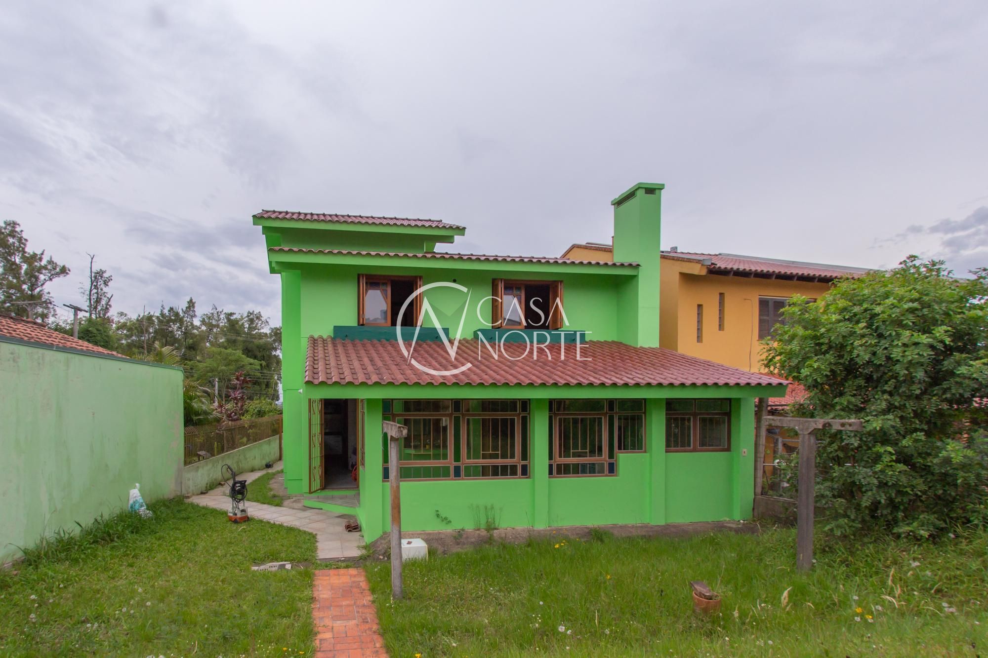 Casa à venda com 3 quartos, 185m², 1 suíte, 3 vagas, Rua Augusto de Lourenço Martins no bairro Vila Nova em Porto Alegre