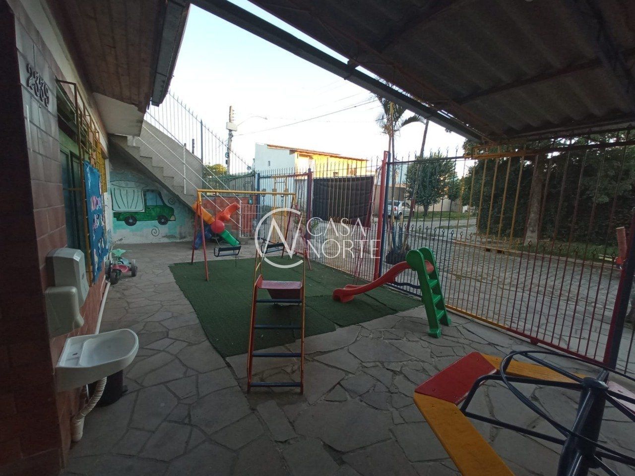 Casa Comercial à venda com 6 quartos, 160m², Rua Antônio Rocha Meirelles Leite no bairro Restinga em Porto Alegre