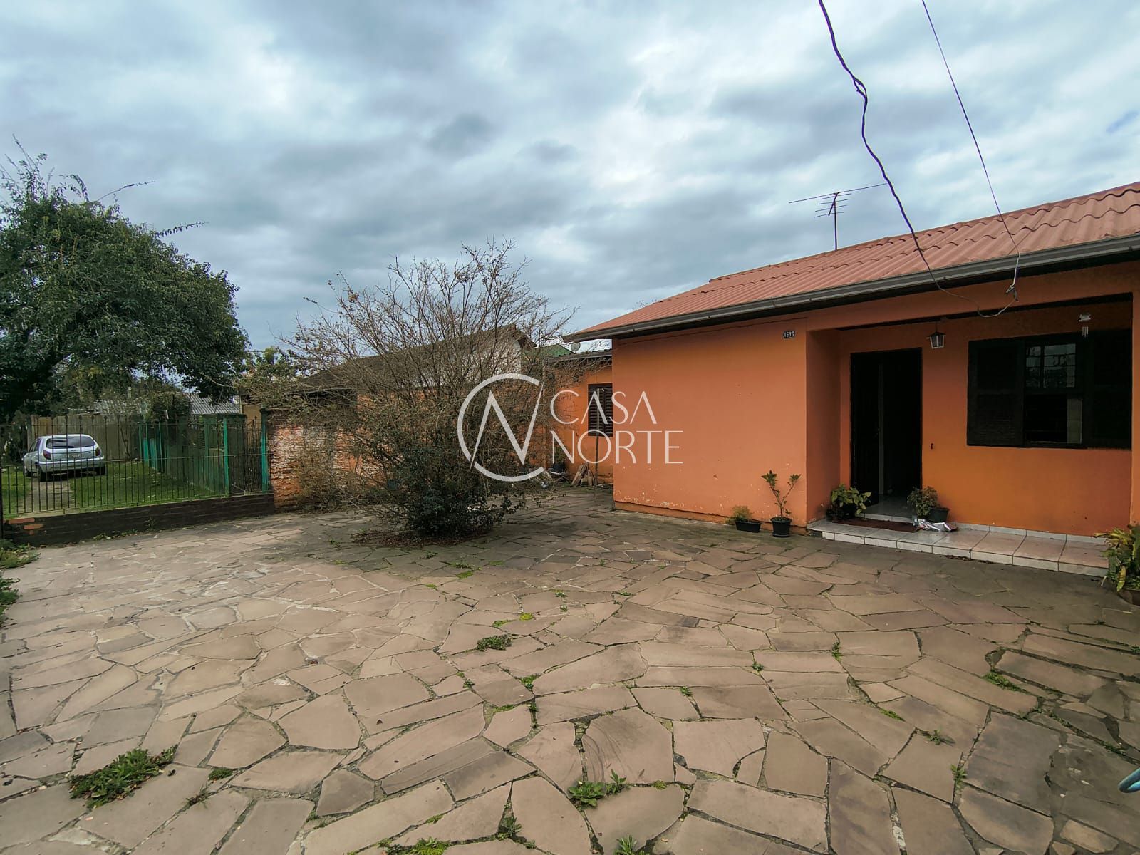 Casa à venda com 3 quartos, 100m², 3 vagas, Rua Clara Nunes no bairro Restinga em Porto Alegre