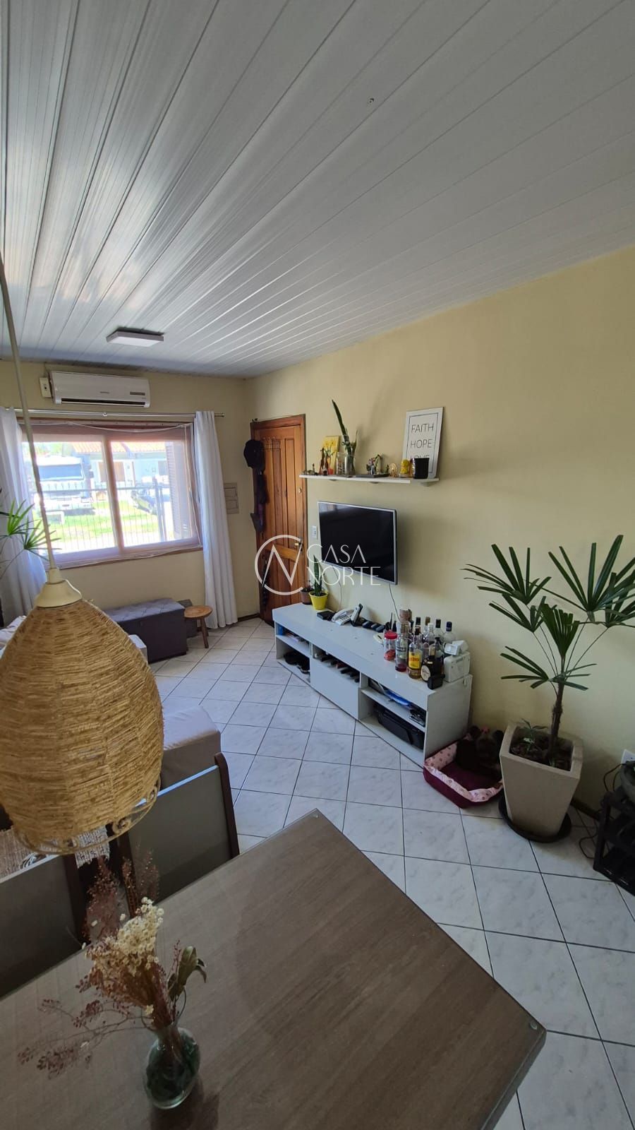 Casa à venda com 2 quartos, 47m², 2 vagas, Rua Seno Antônio Cornely no bairro Hípica em Porto Alegre