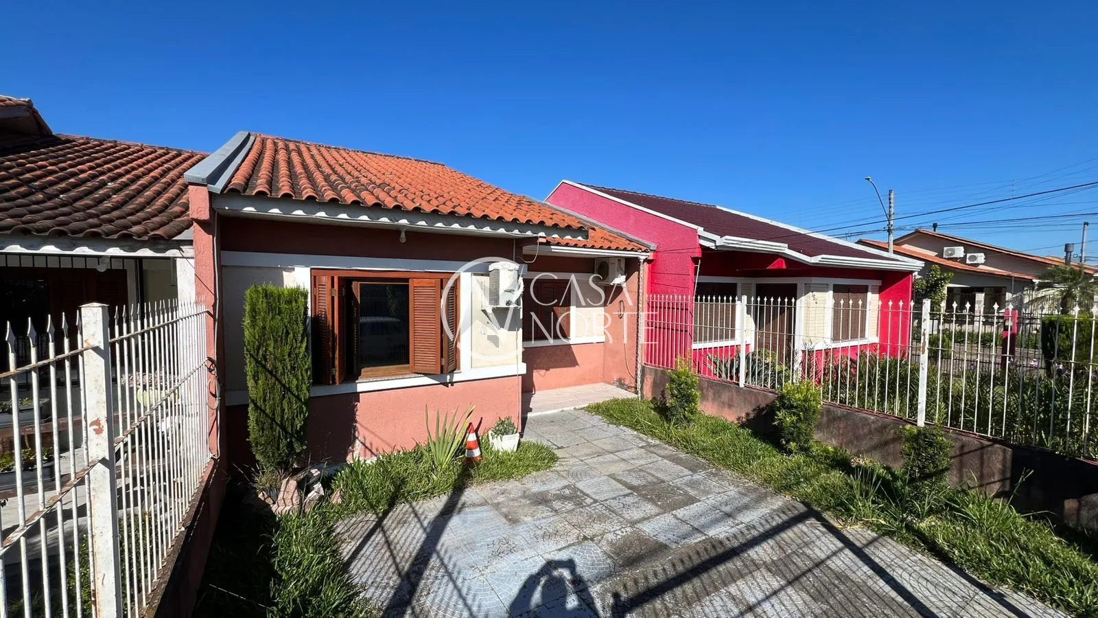 Casa à venda com 3 quartos, 63m², 2 vagas, Rua José Celestino da Silva no bairro Hípica em Porto Alegre