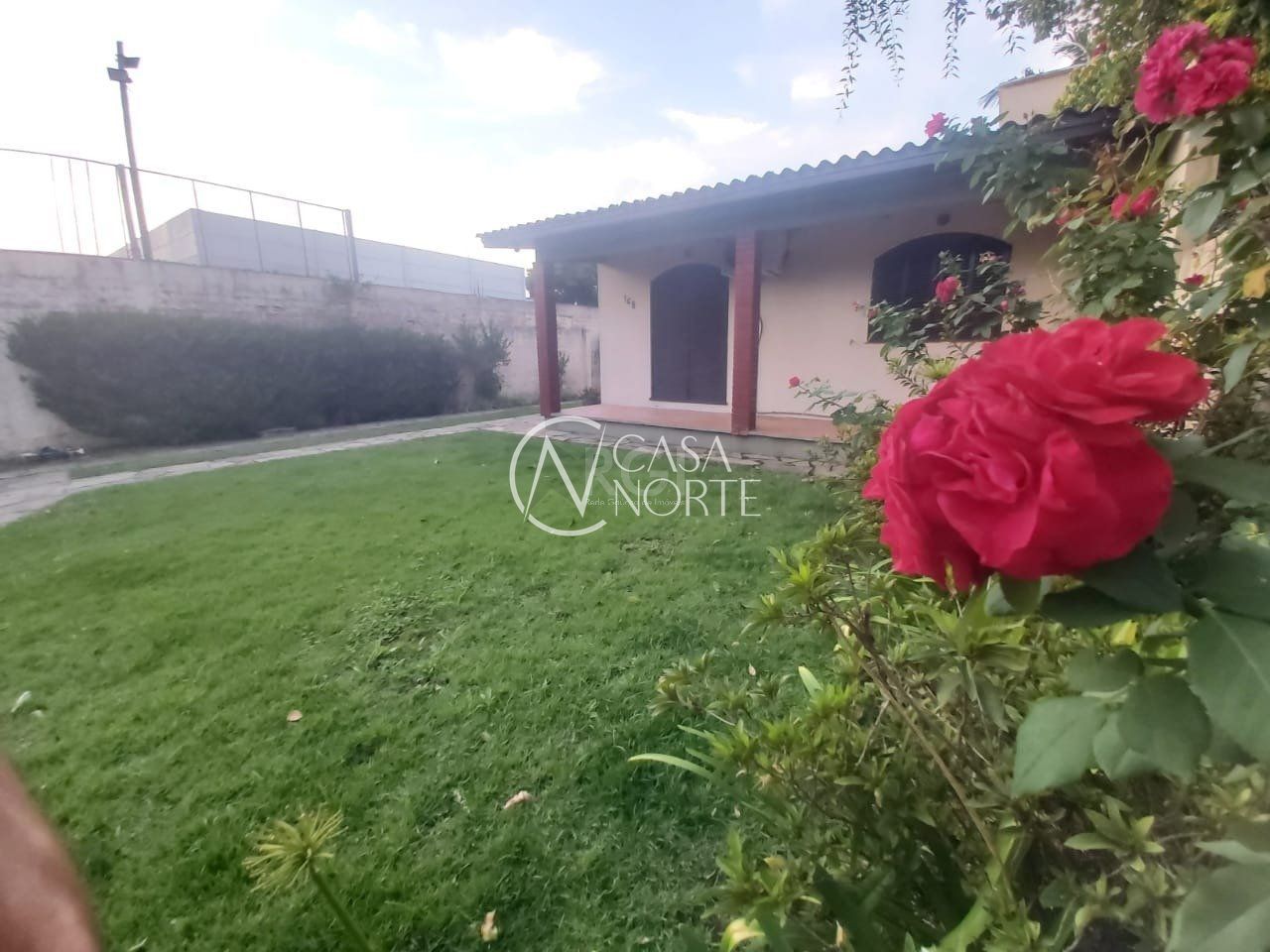 Casa à venda com 3 quartos, 110m², 4 vagas, Estrada Barro Vermelho no bairro Restinga em Porto Alegre