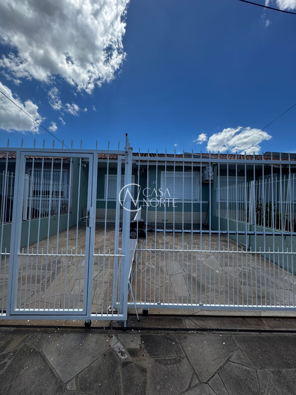 Casa à venda com 3 quartos, 106m², 2 vagas, Rua Ruth Totta no bairro Hípica em Porto Alegre