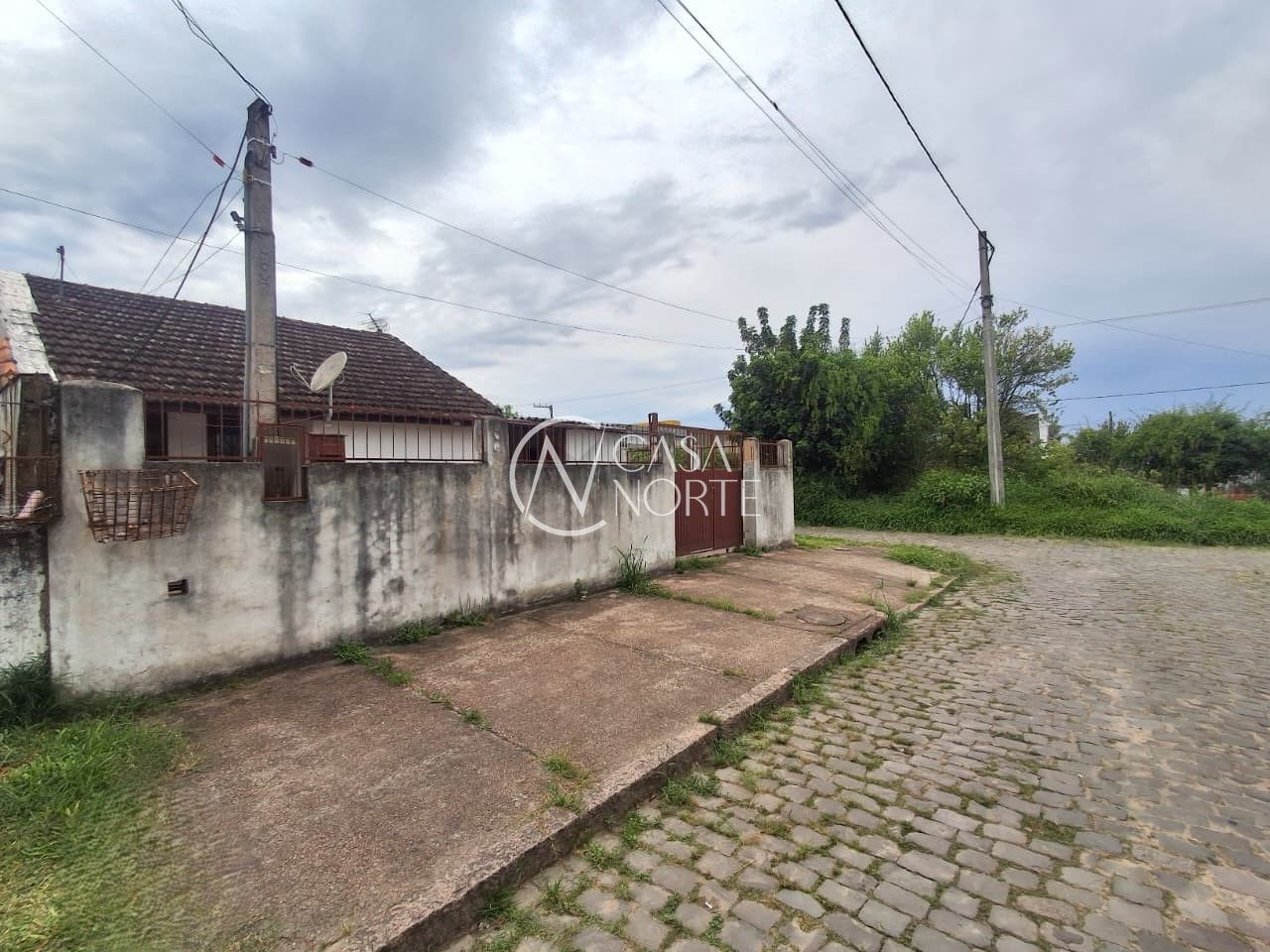 Casa à venda com 2 quartos, 58m², 2 vagas, Acesso C no bairro Restinga em Porto Alegre