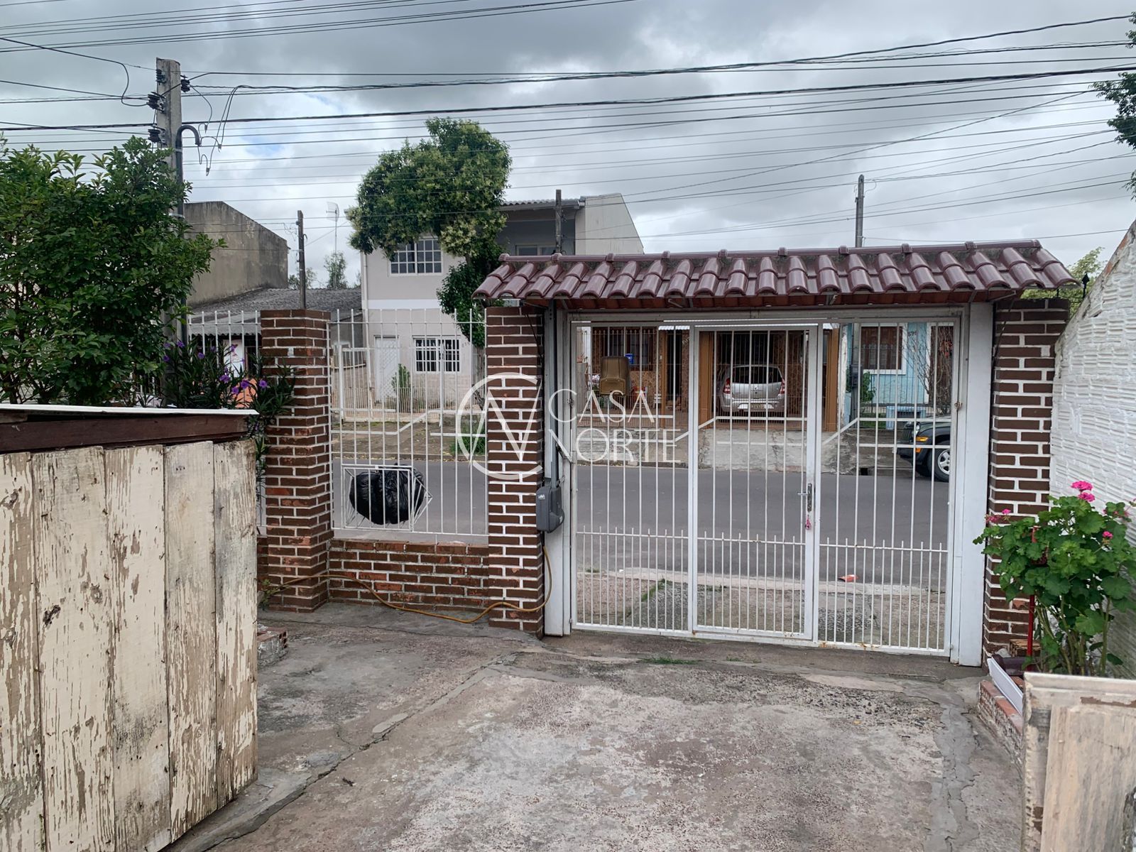 Casa à venda com 1 quarto, 30m², 2 vagas, Rua Elvira Dendena no bairro Hípica em Porto Alegre