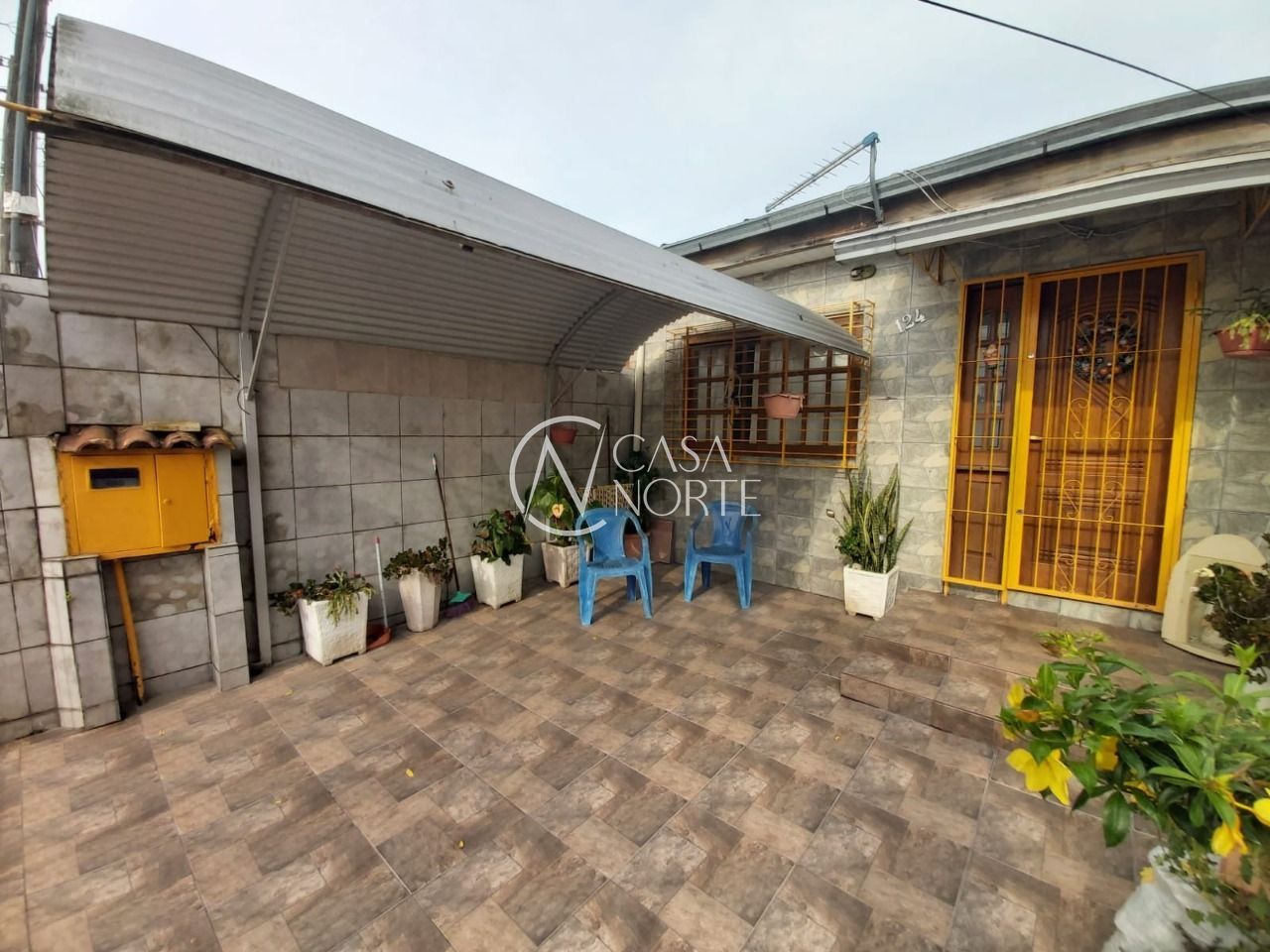Casa à venda com 1 quarto, 90m², 2 vagas, Rua Delmar Kuhn no bairro Hípica em Porto Alegre