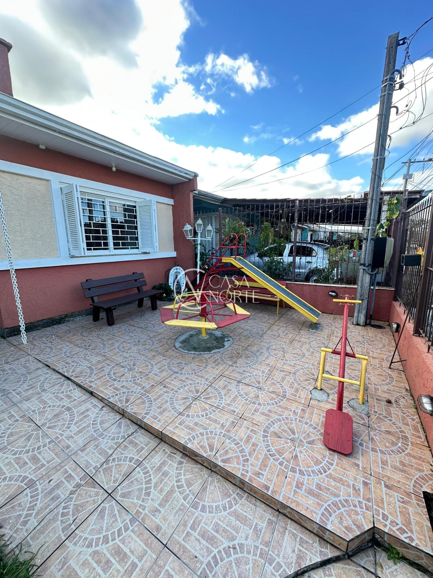 Casa à venda com 4 quartos, 190m², 2 suítes, 4 vagas, Rua Ruth Totta no bairro Hípica em Porto Alegre