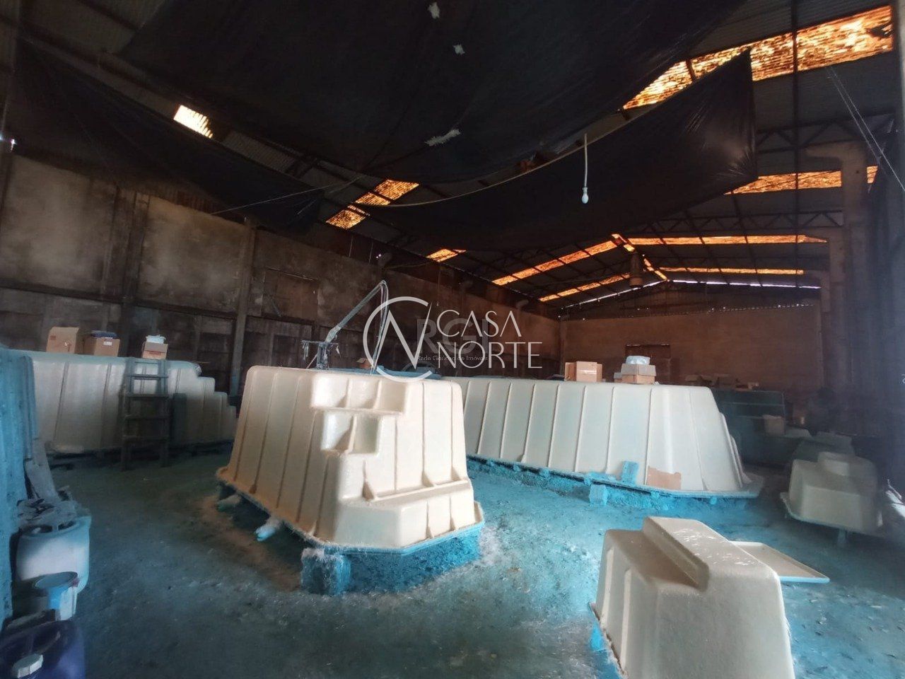 Pavilhão à venda com 1 quarto, 60m², 3 vagas, Avenida Edgar Pires de Castro no bairro Lageado em Porto Alegre