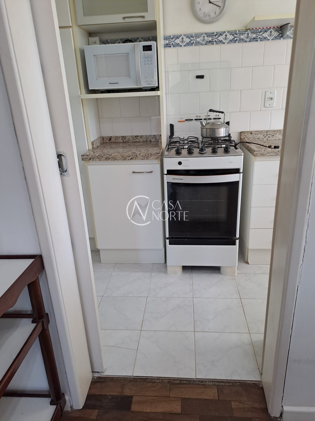 Apartamento à venda com 2 quartos, 52m², 1 vaga, Avenida Professor Oscar Pereira no bairro Santo Antônio em Porto Alegre