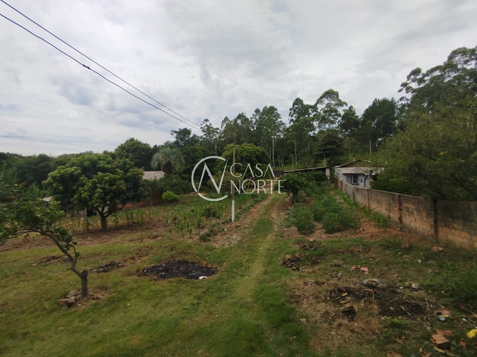 Chácara à venda com 3 quartos com 3853m², 1 suíte, 3 vagas, Rua Dona Mariana no bairro Restinga em Porto Alegre