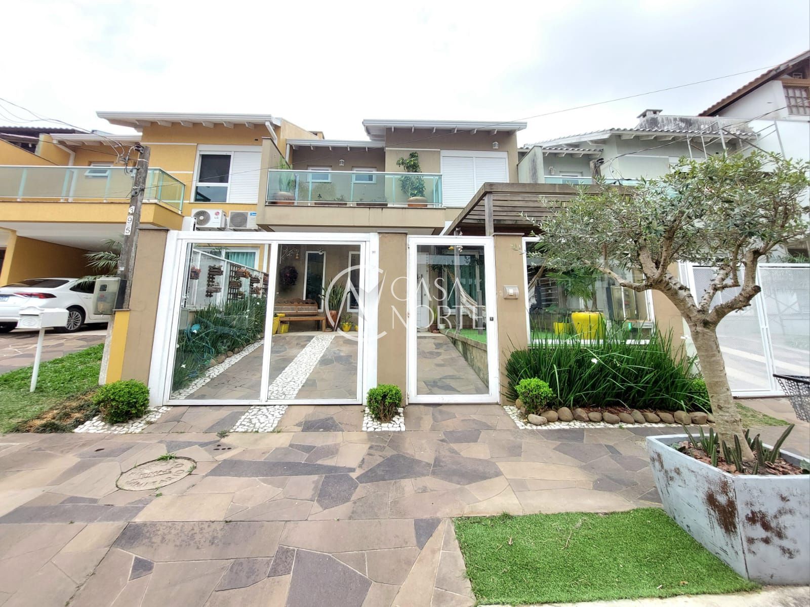 Casa à venda com 3 quartos, 152m², 1 suíte, 2 vagas, Rua Guatambu no bairro Hípica em Porto Alegre