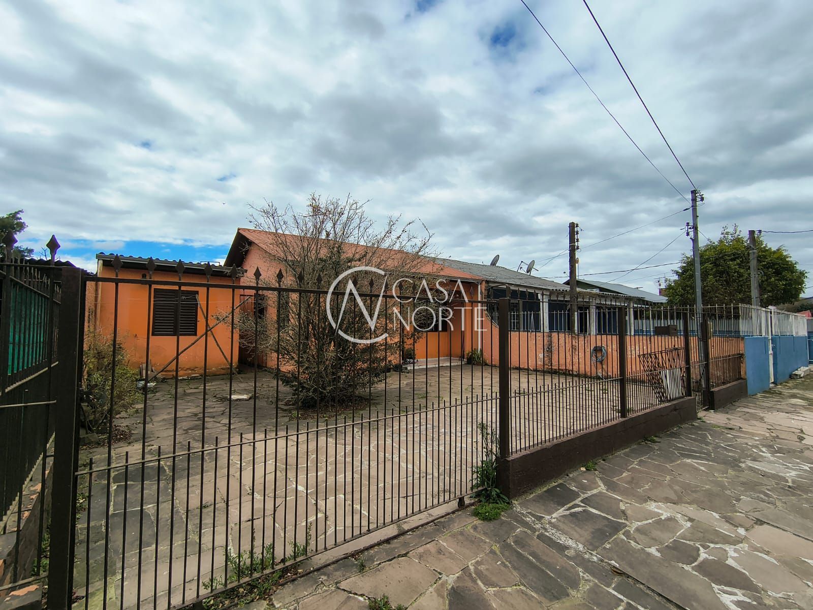 Casa à venda com 3 quartos, 100m², 3 vagas, Rua Clara Nunes no bairro Restinga em Porto Alegre