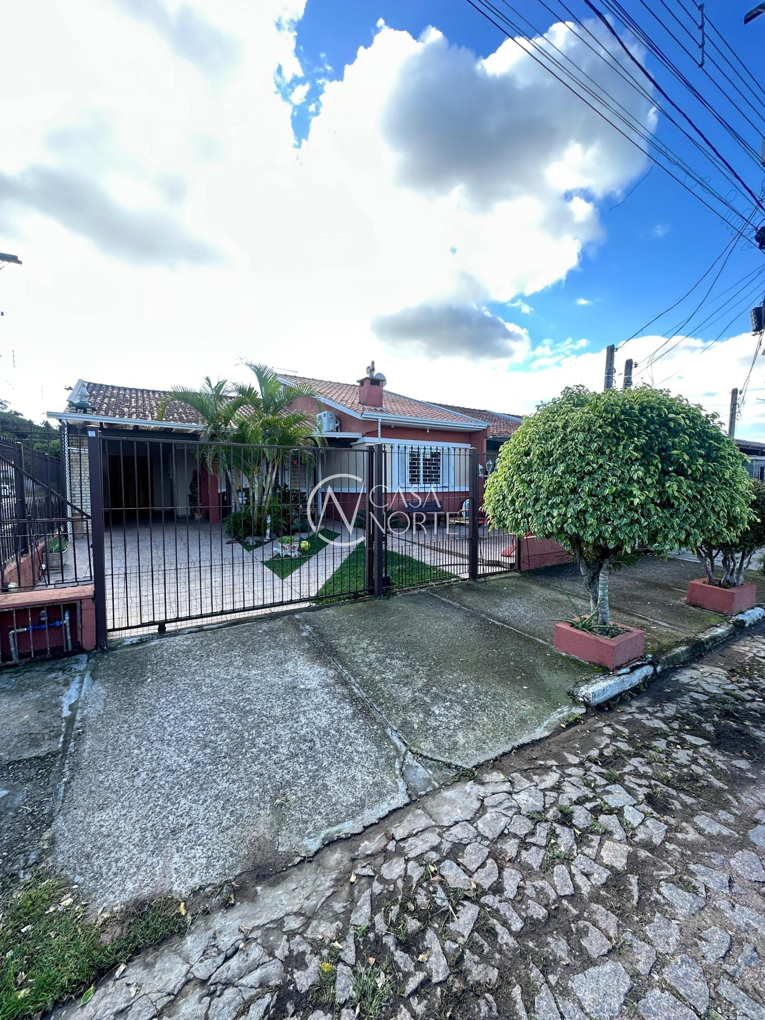 Casa à venda com 4 quartos, 190m², 2 suítes, 4 vagas, Rua Ruth Totta no bairro Hípica em Porto Alegre