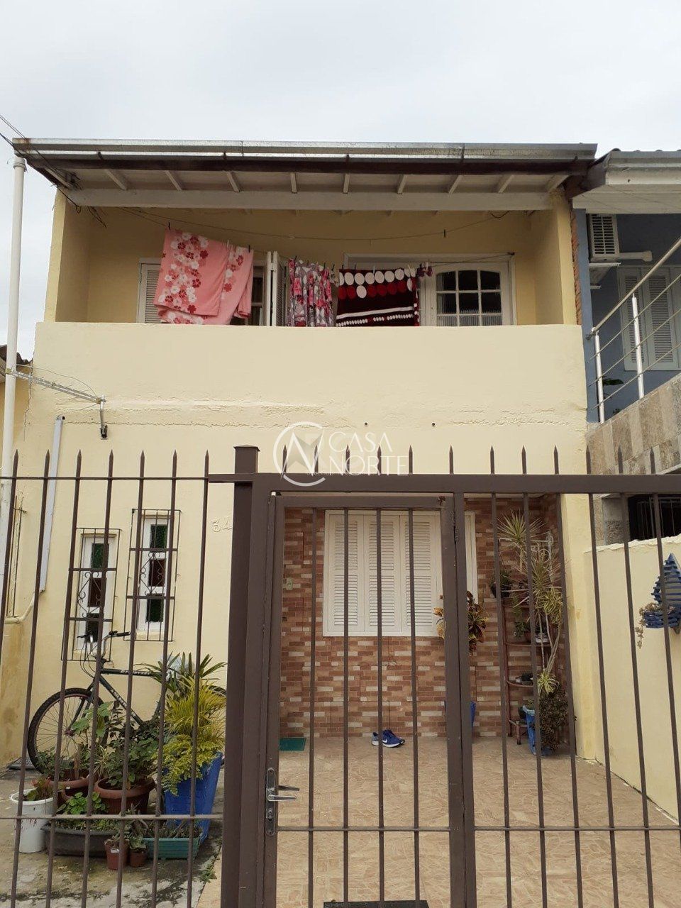 Sobrado à venda com 2 quartos, 100m², 1 suíte, 2 vagas, Rua Carlos Wilson Schröder no bairro Hípica em Porto Alegre