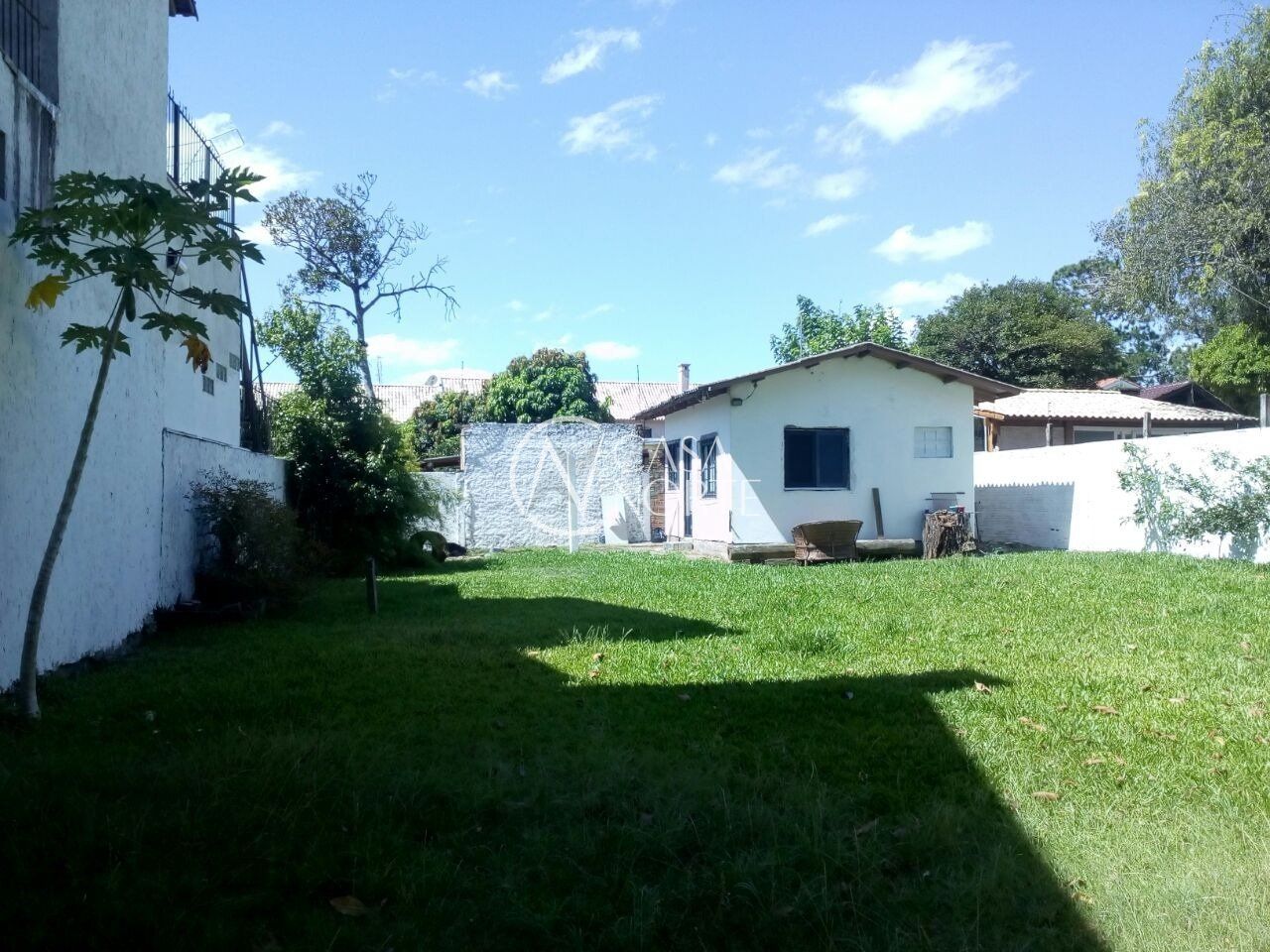 Casa à venda com 1 quarto, 51m², 2 vagas, Avenida Guarujá no bairro Guarujá em Porto Alegre