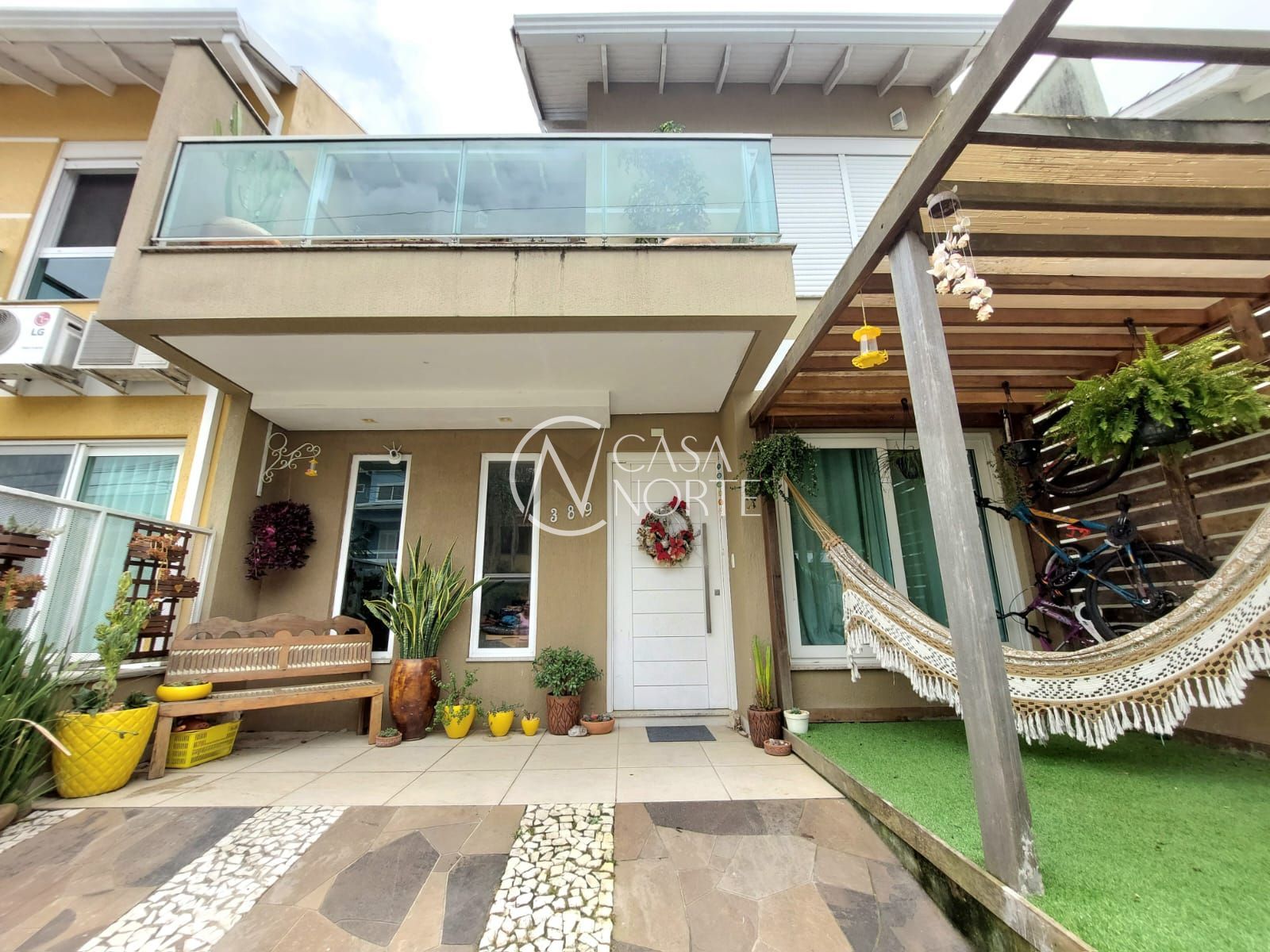 Casa à venda com 3 quartos, 152m², 1 suíte, 2 vagas, Rua Guatambu no bairro Hípica em Porto Alegre