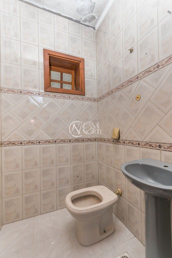 Casa à venda com 3 quartos, 302m², 1 suíte, 2 vagas, Rua Kyve T. Knijnik no bairro Espírito Santo em Porto Alegre