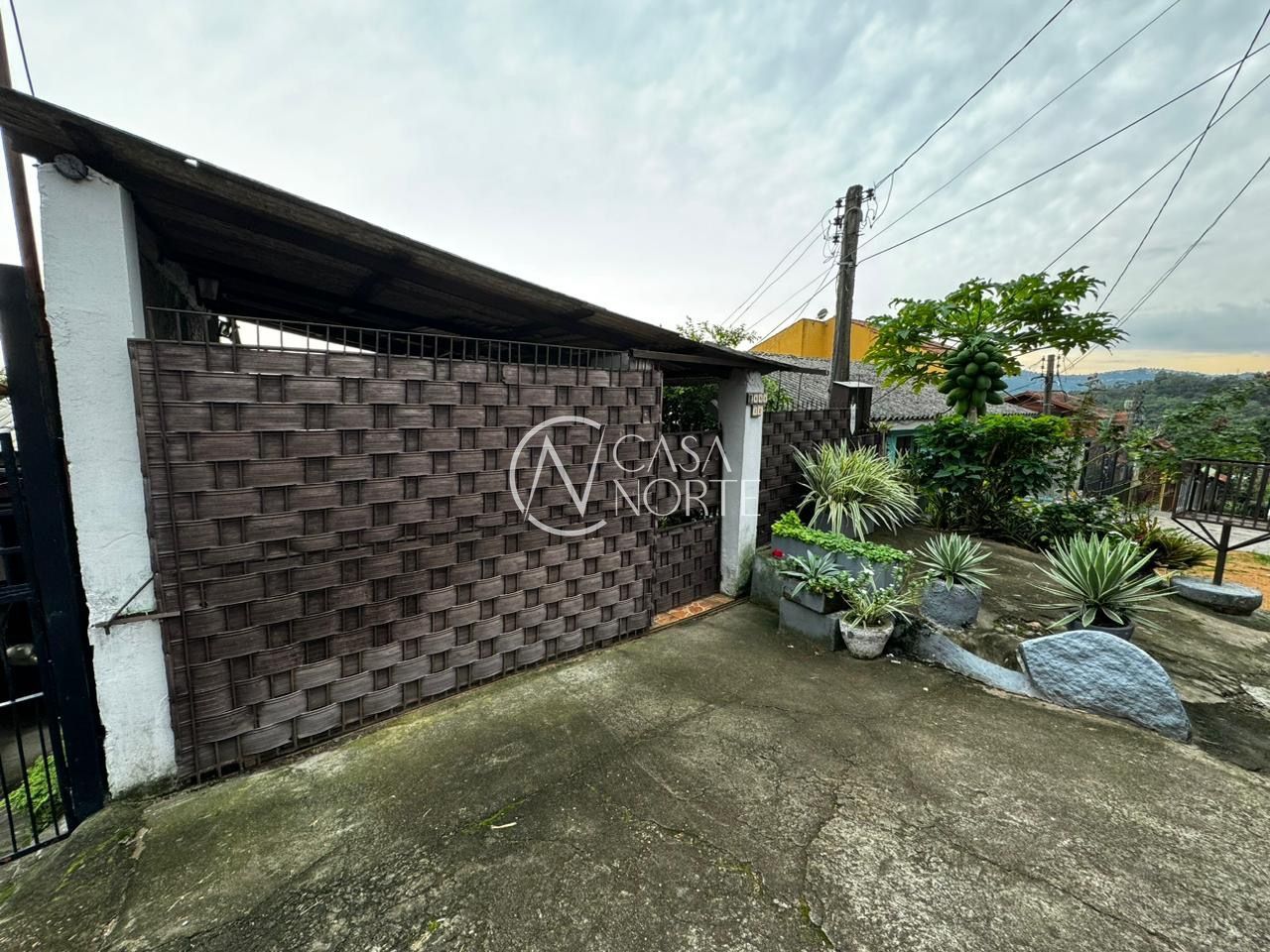 Casa à venda com 3 quartos, 110m², 1 vaga, Rua Bazilio Pellin Filho no bairro Tristeza em Porto Alegre