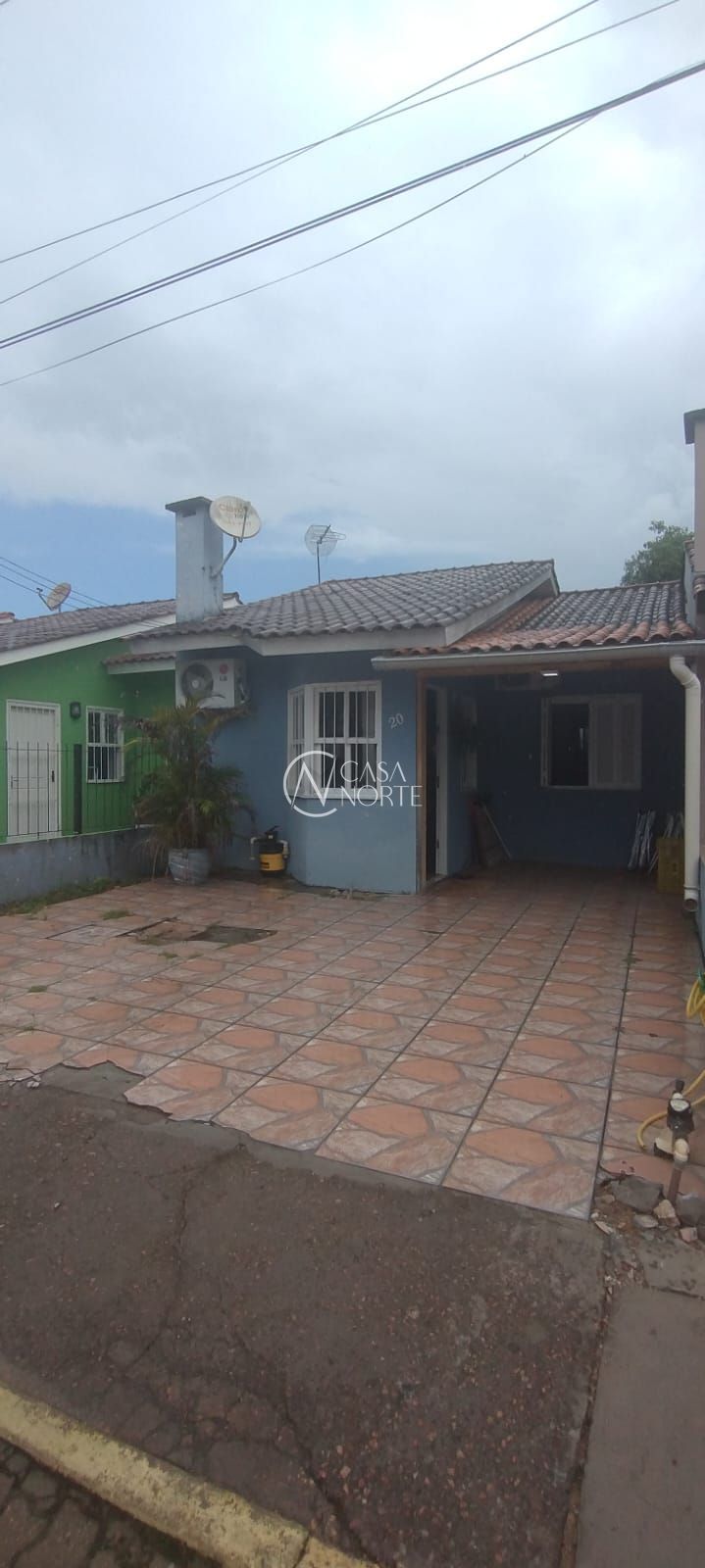 Casa à venda com 2 quartos, 48m², 1 vaga, Rua Capitão Pedroso no bairro Restinga em Porto Alegre