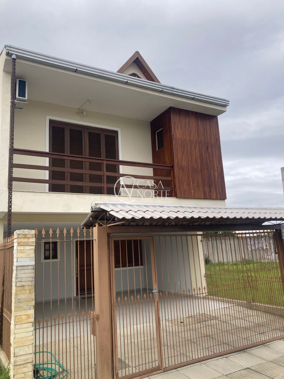 Casa à venda com 3 quartos, 135m², 1 suíte, 2 vagas, Rua Francisco Mattos Terres no bairro Aberta dos Morros em Porto Alegre