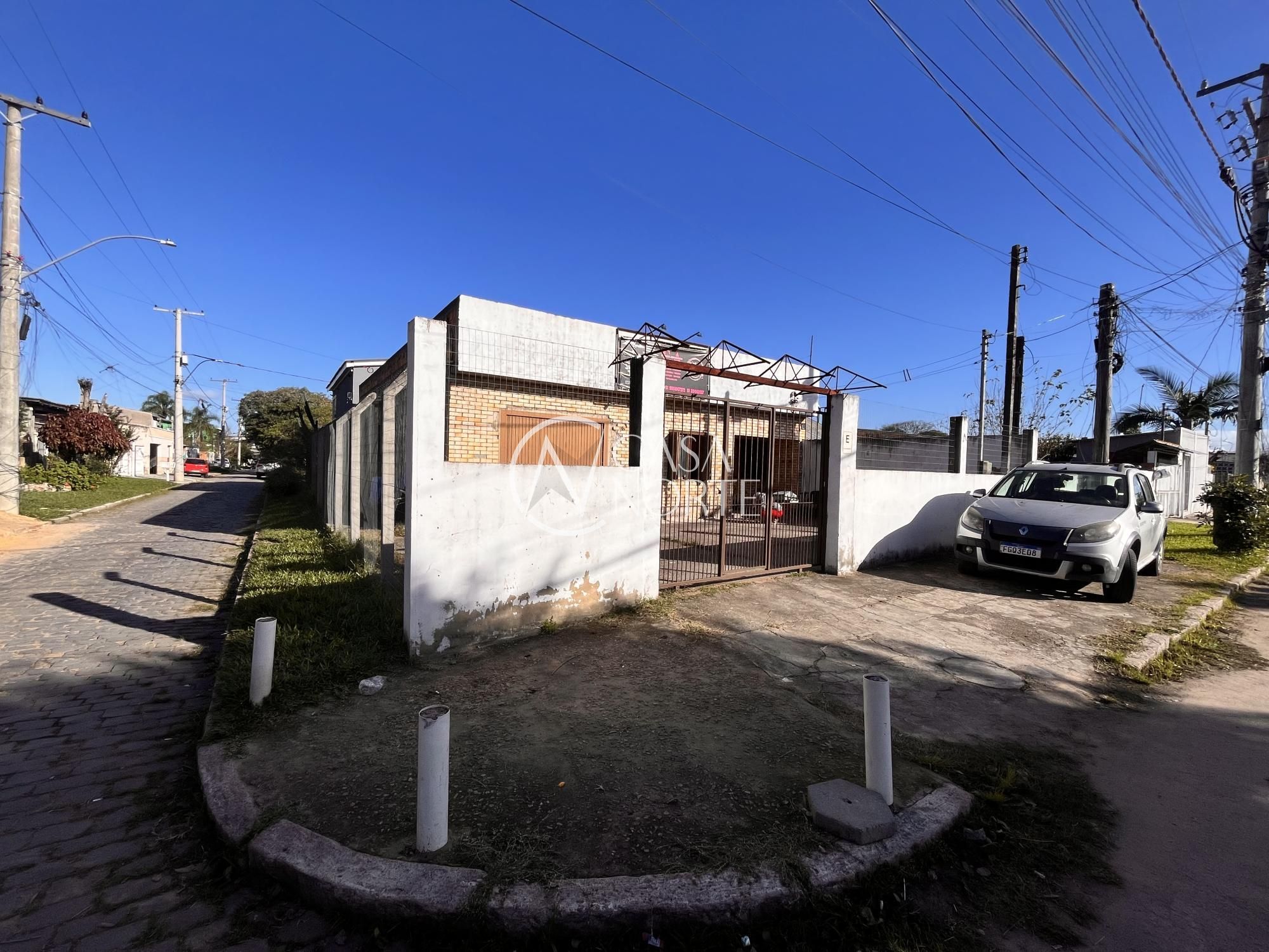 Casa à venda com 3 quartos, 143m², 2 vagas, Avenida Ignês E. Fagundes no bairro Restinga em Porto Alegre
