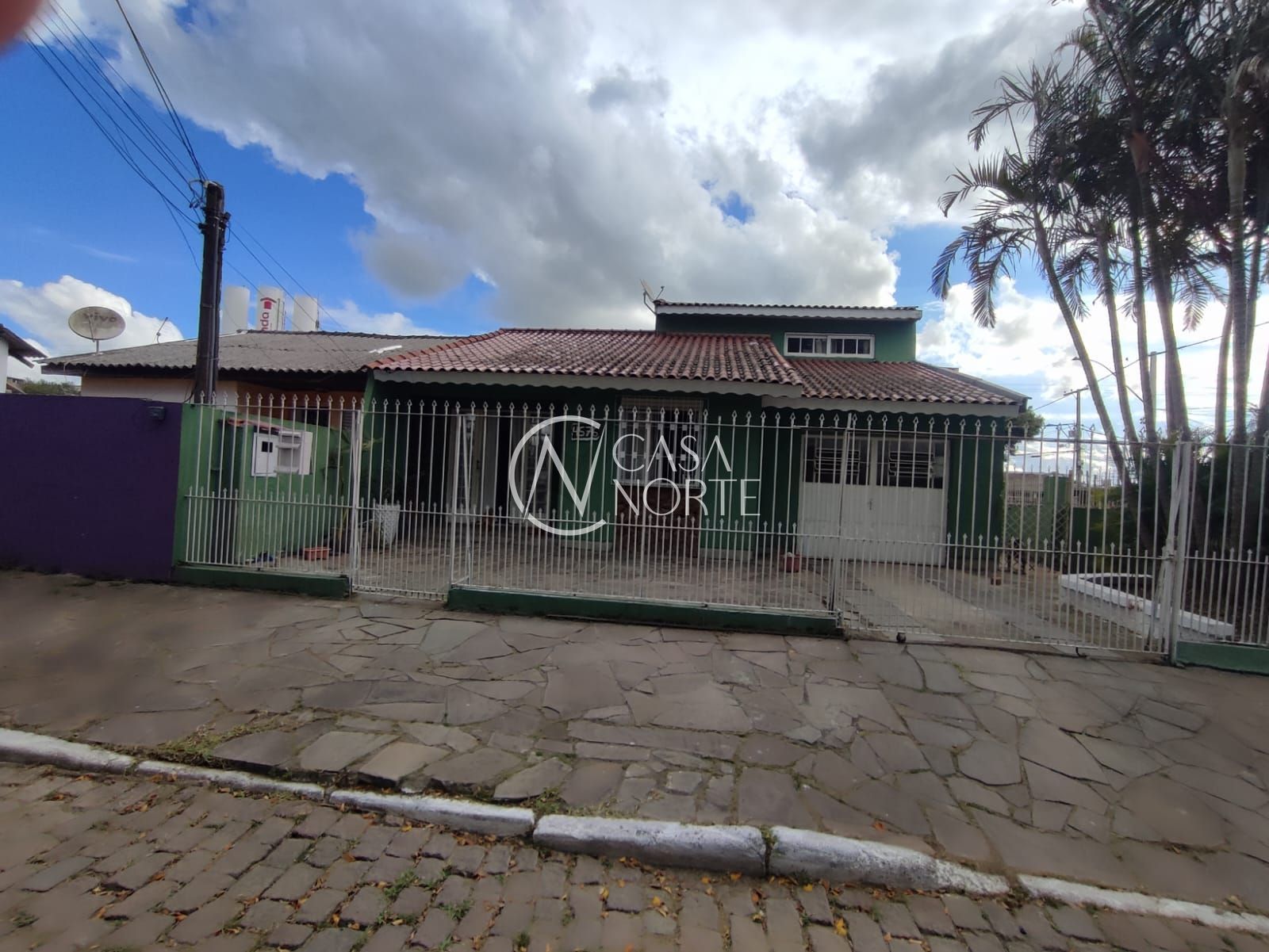 Casa à venda com 3 quartos, 165m², 1 suíte, 2 vagas, Acesso Rio Volga no bairro Restinga em Porto Alegre