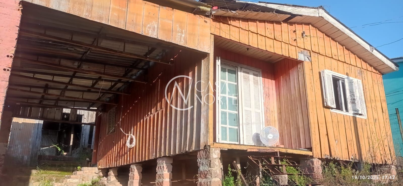 Casa à venda com 3 quartos, 54m², 2 vagas, Rua Gabriel Gonçalves de Moura no bairro Pitinga em Porto Alegre