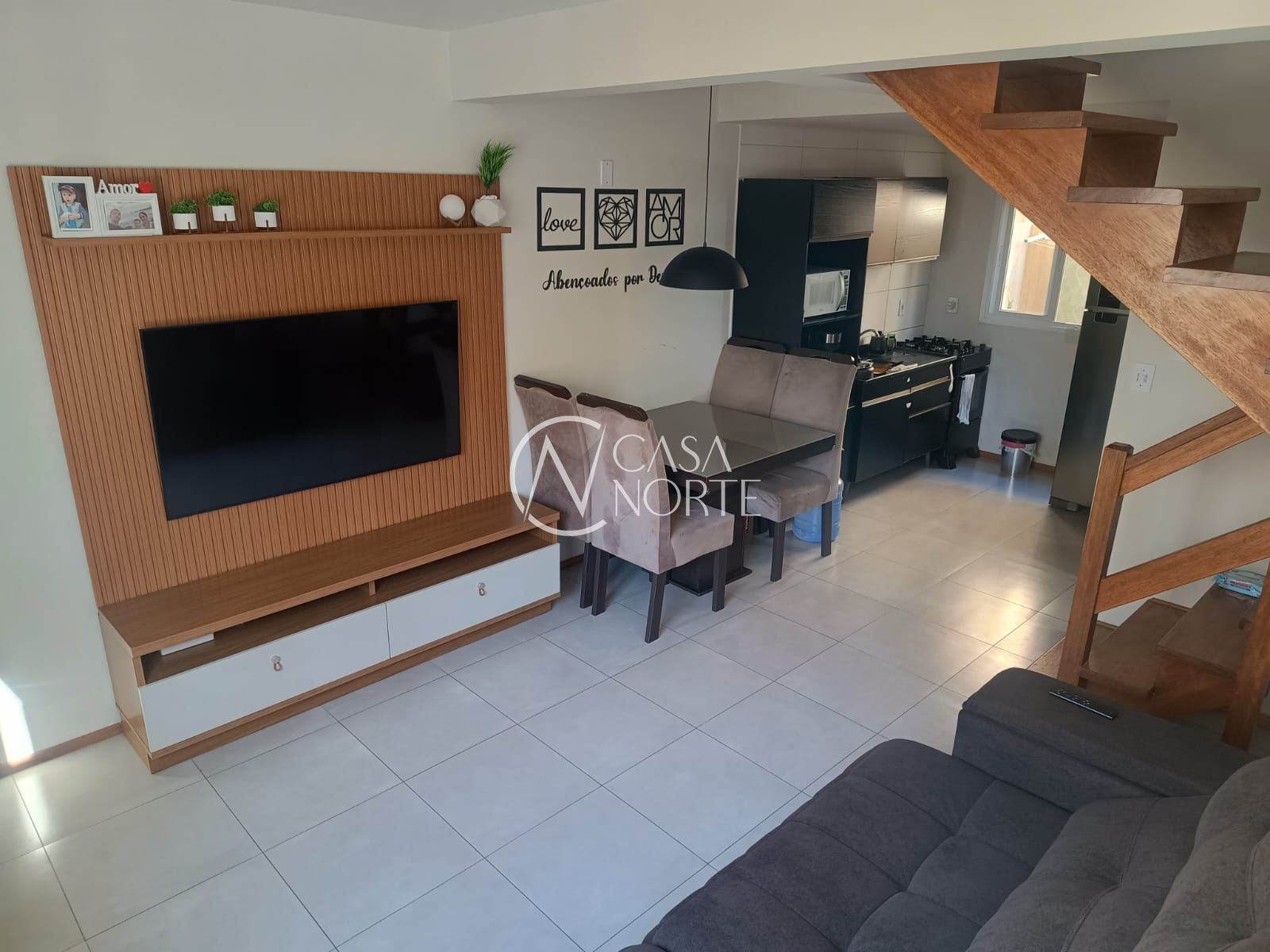 Casa à venda com 2 quartos, 55m², 1 vaga, Rua das Espatódeas no bairro Ponta Grossa em Porto Alegre