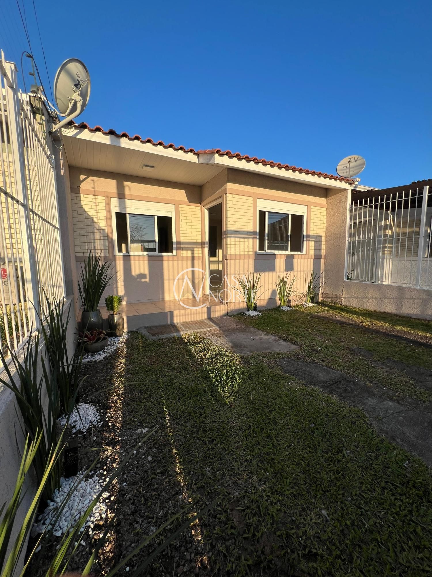 Casa à venda com 2 quartos, 51m², 2 vagas, Rua Doutor Raphael Loro no bairro Hípica em Porto Alegre