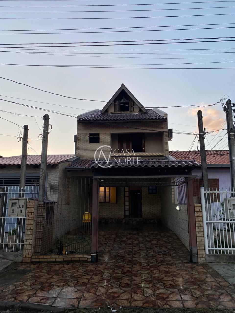 Sobrado à venda com 3 quartos, 125m², 2 vagas, Rua Rodi Avila Medeiros no bairro Hípica em Porto Alegre