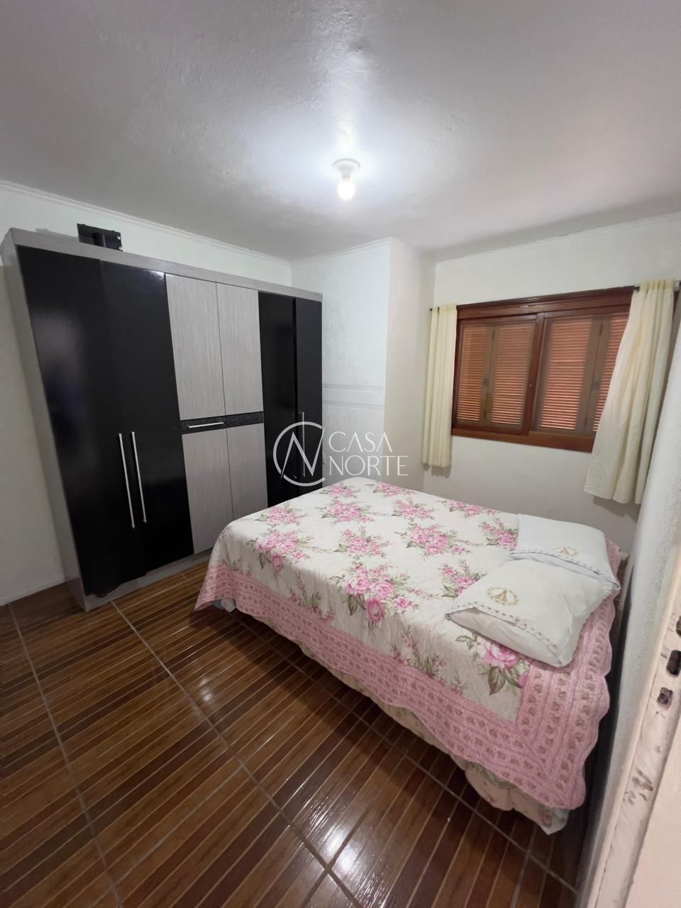 Casa à venda com 4 quartos, 190m², 1 suíte, 4 vagas, Rua Bela Vista no bairro Restinga em Porto Alegre