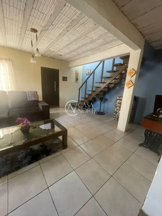 Casa à venda com 2 quartos, 75m², 3 vagas, Rua F no bairro Extrema em Porto Alegre