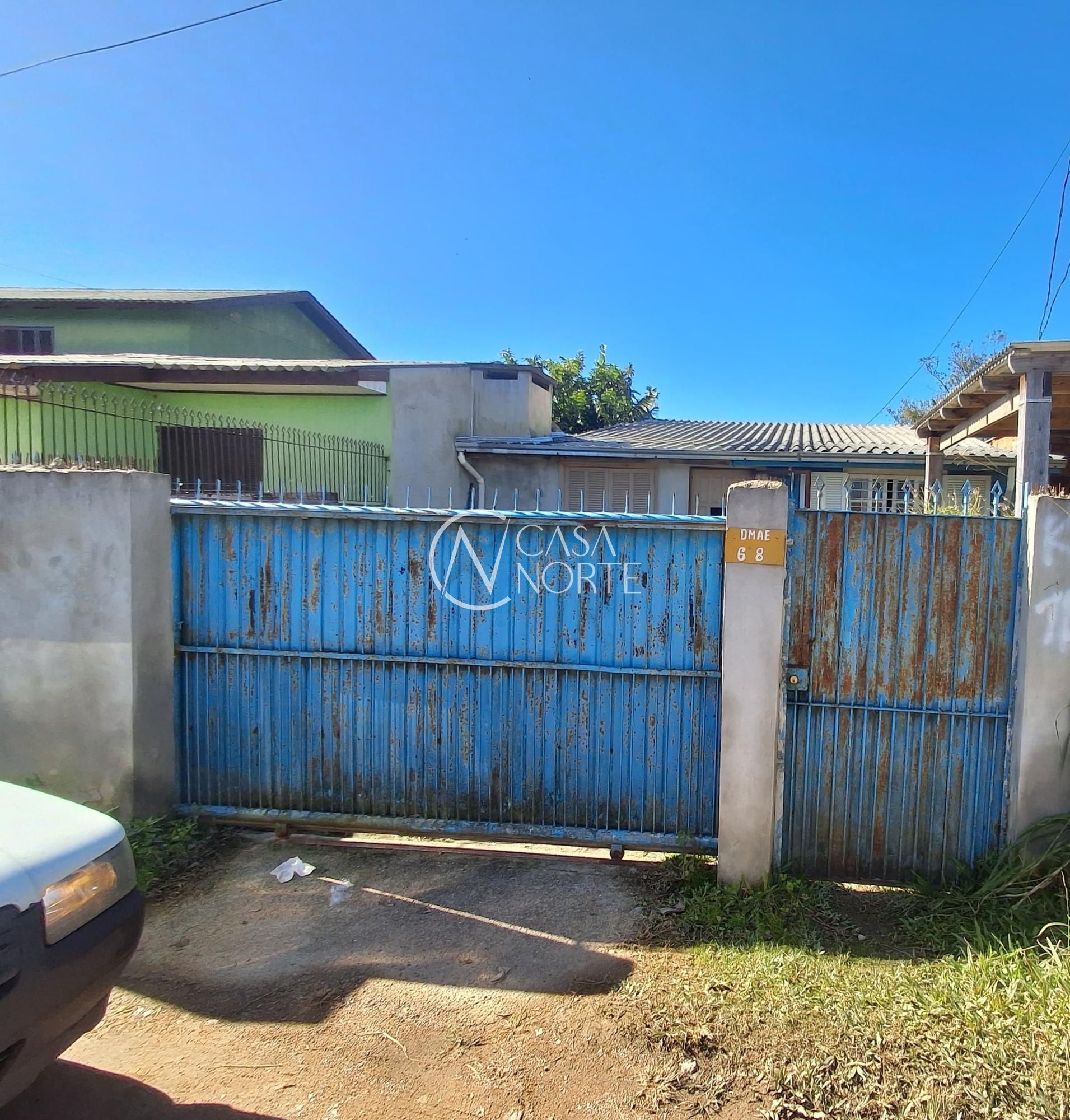 Casa à venda com 3 quartos, 170m², 1 vaga, Estrada Barro Vermelho no bairro Restinga em Porto Alegre
