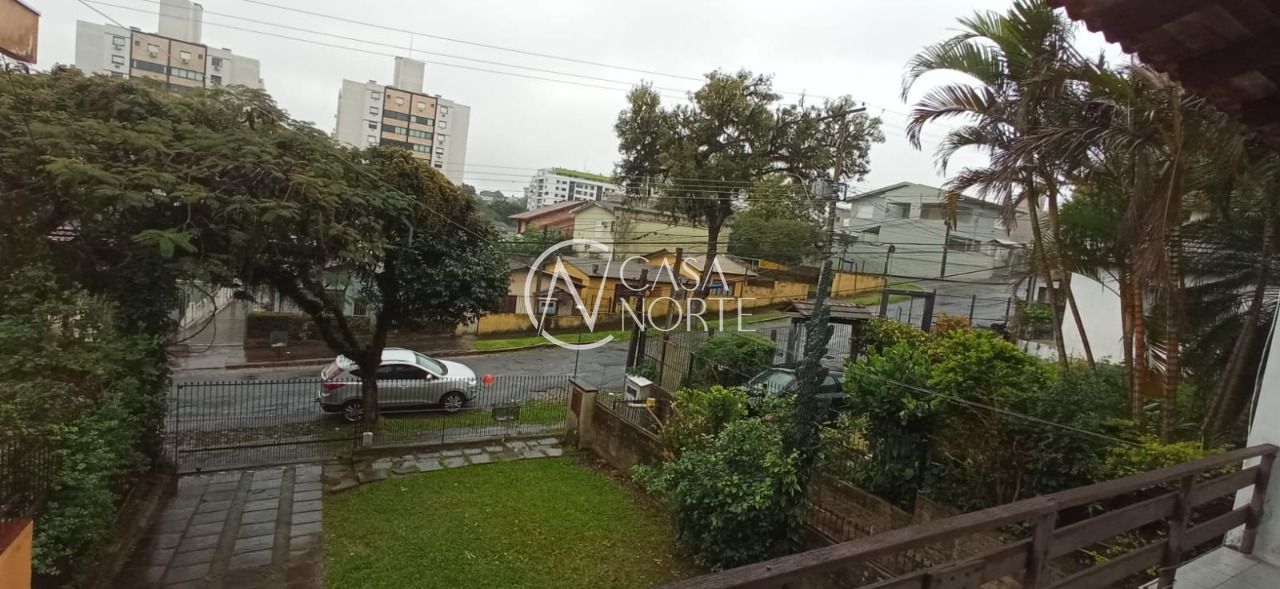 Casa à venda com 5 quartos, 175m², 1 suíte, 5 vagas, Rua Doutor Mário Totta no bairro Tristeza em Porto Alegre