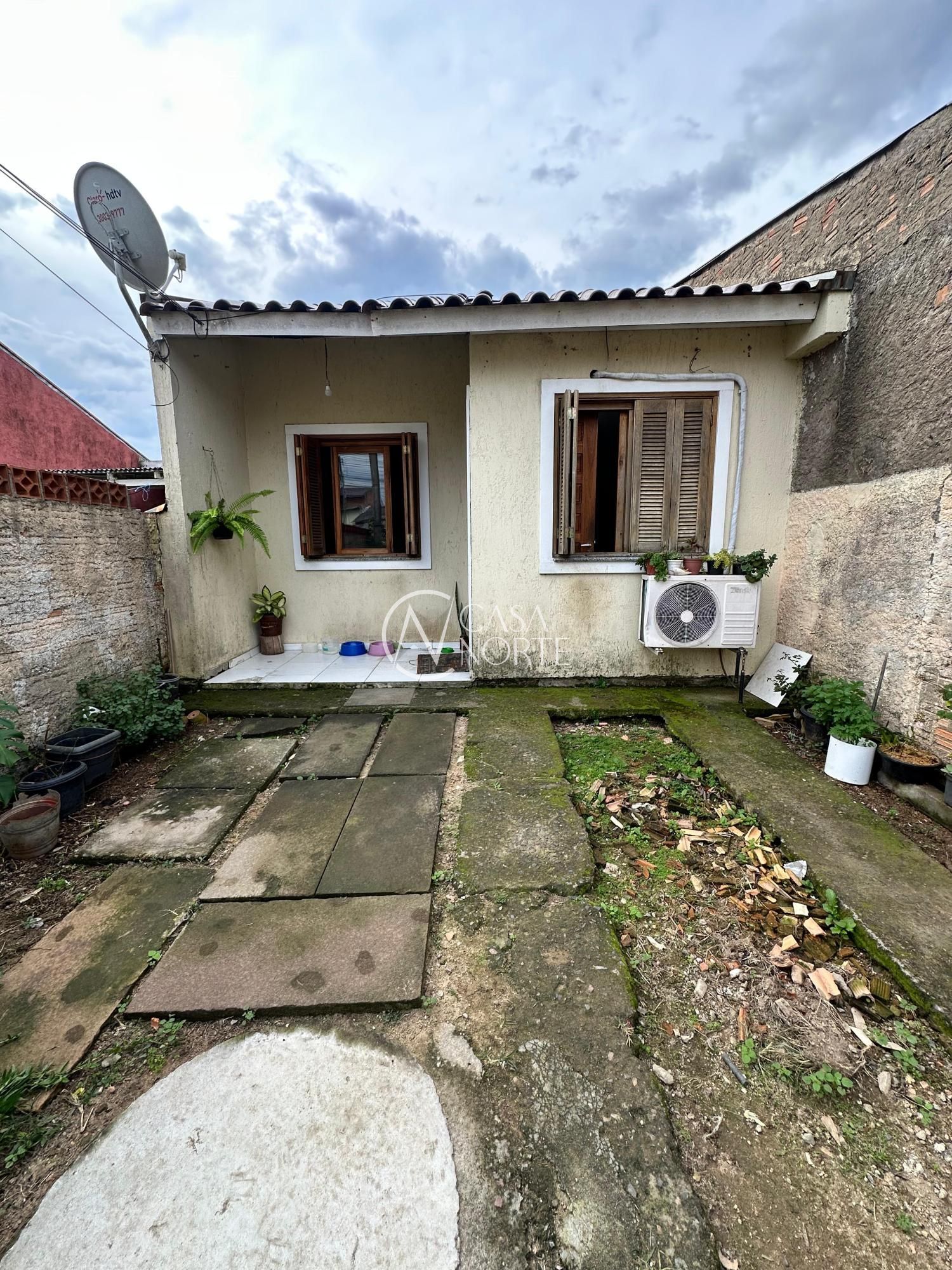 Casa à venda com 2 quartos, 50m², 1 vaga, Rua Carlos Wilson Schröder no bairro Hípica em Porto Alegre