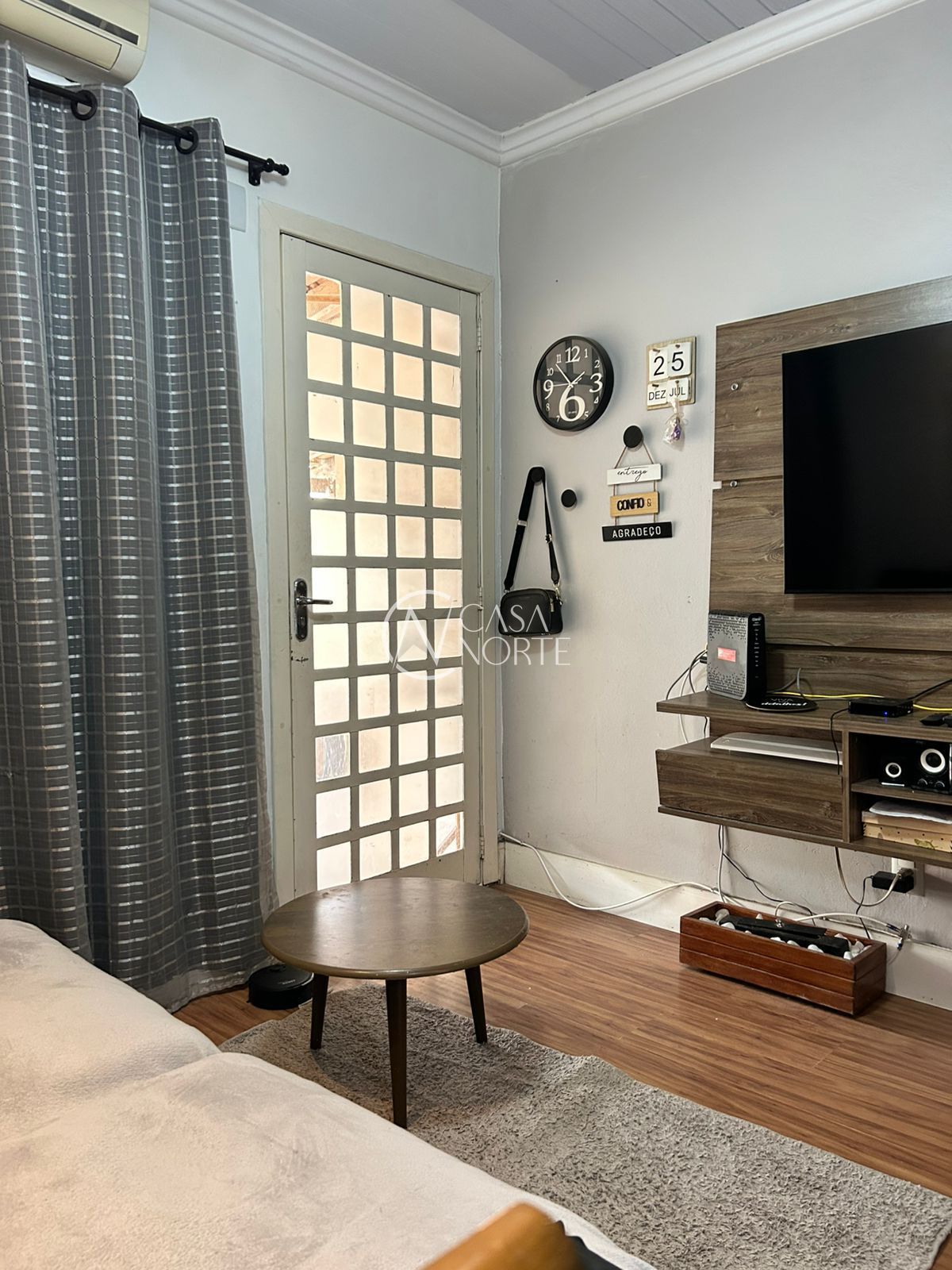 Sobrado à venda com 2 quartos, 78m², 1 vaga, Avenida Edgar Pires de Castro no bairro Hípica em Porto Alegre