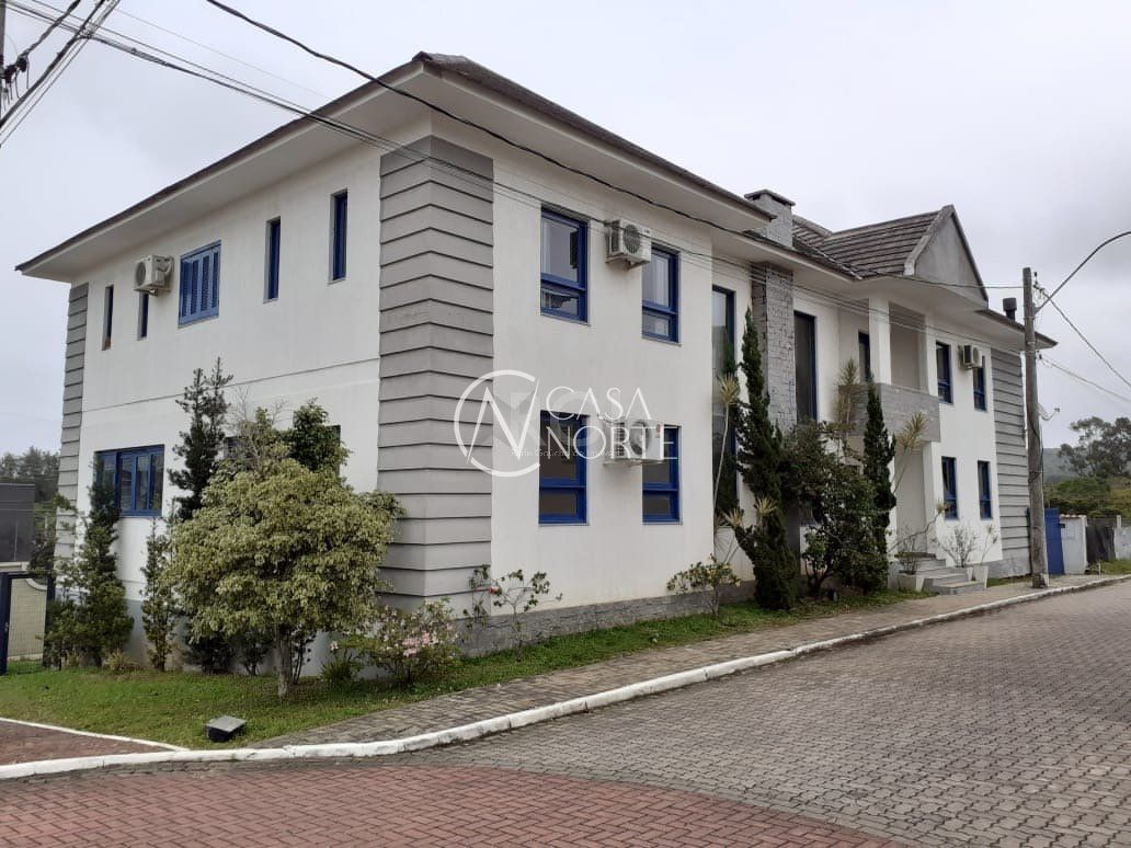 Casa à venda com 4 quartos, 433m², 4 suítes, 5 vagas, Rua Ivo Walter Kern no bairro Hípica em Porto Alegre