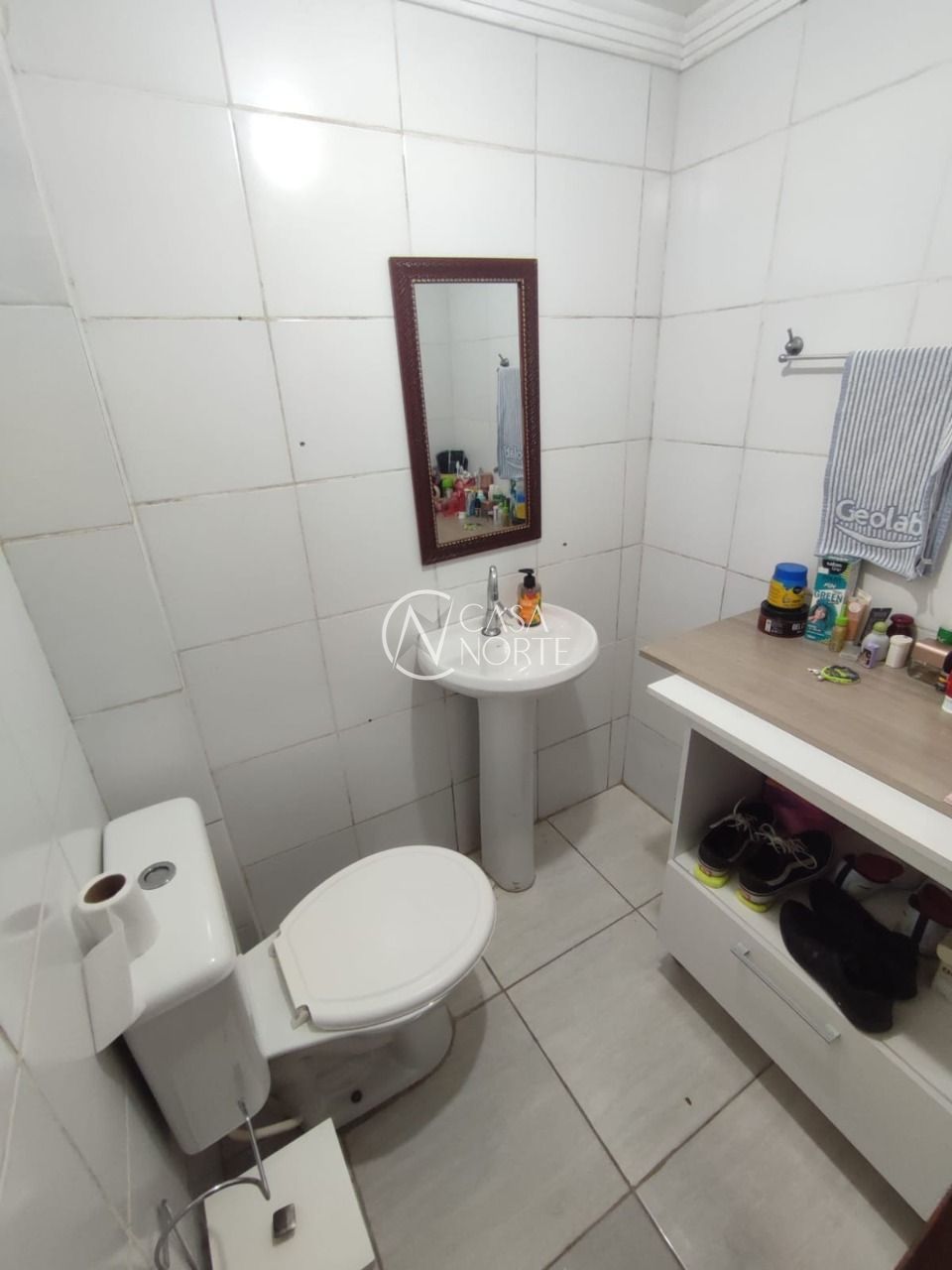 Sobrado à venda com 3 quartos, 170m², 2 vagas, Rua Delmar Kuhn no bairro Hípica em Porto Alegre